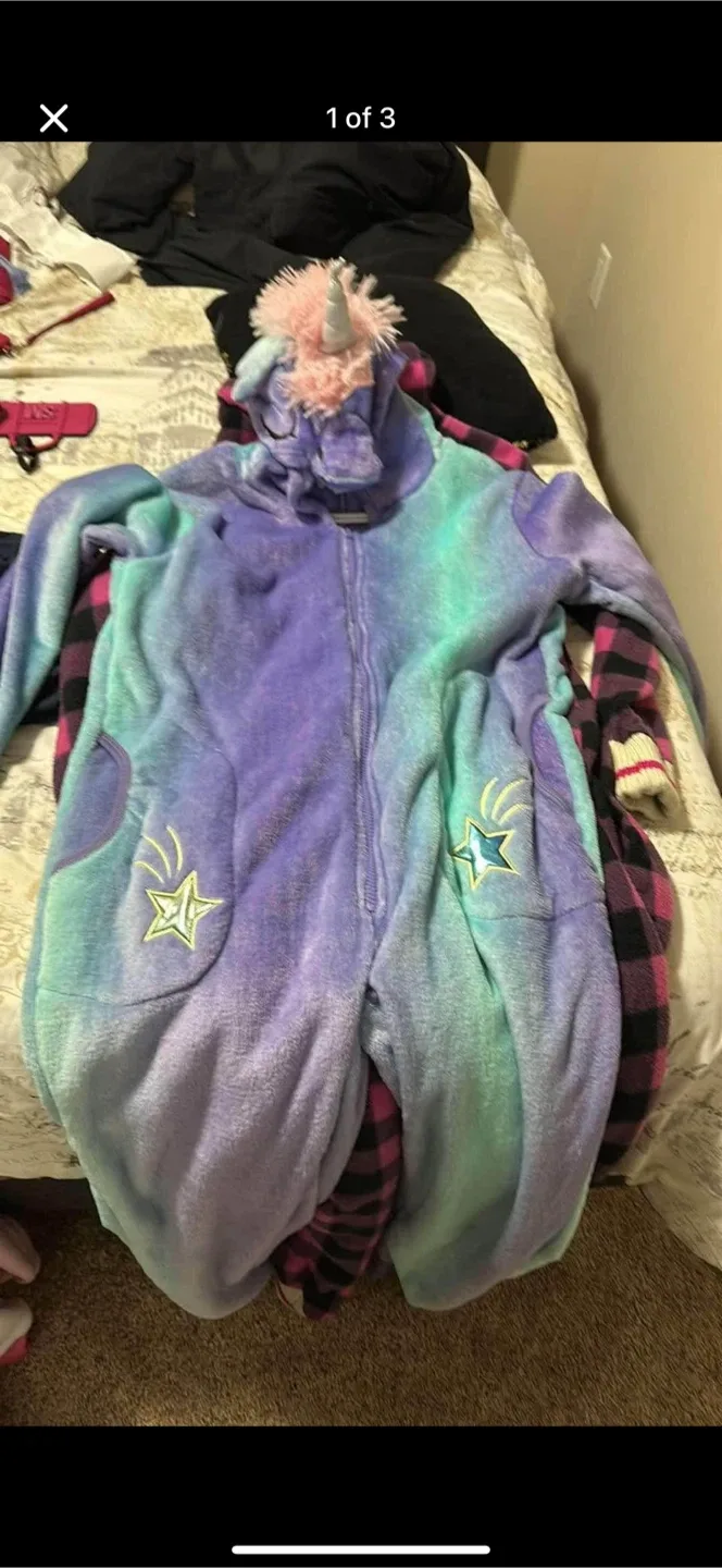 Assorted Women's Clothing image indicator(8)