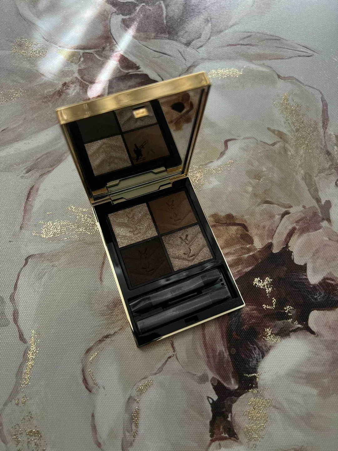 YVES SAINT LAURENT Couture Mini Clutch Eyeshadow Palette thumbnail
