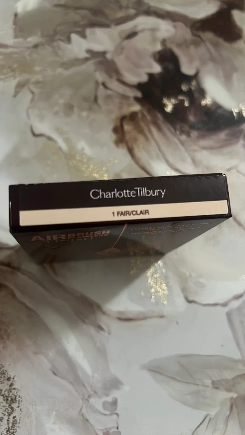 Charlotte Tilbury Airbrush Flawless Finish Powder - Fair/Clair image indicator(2)