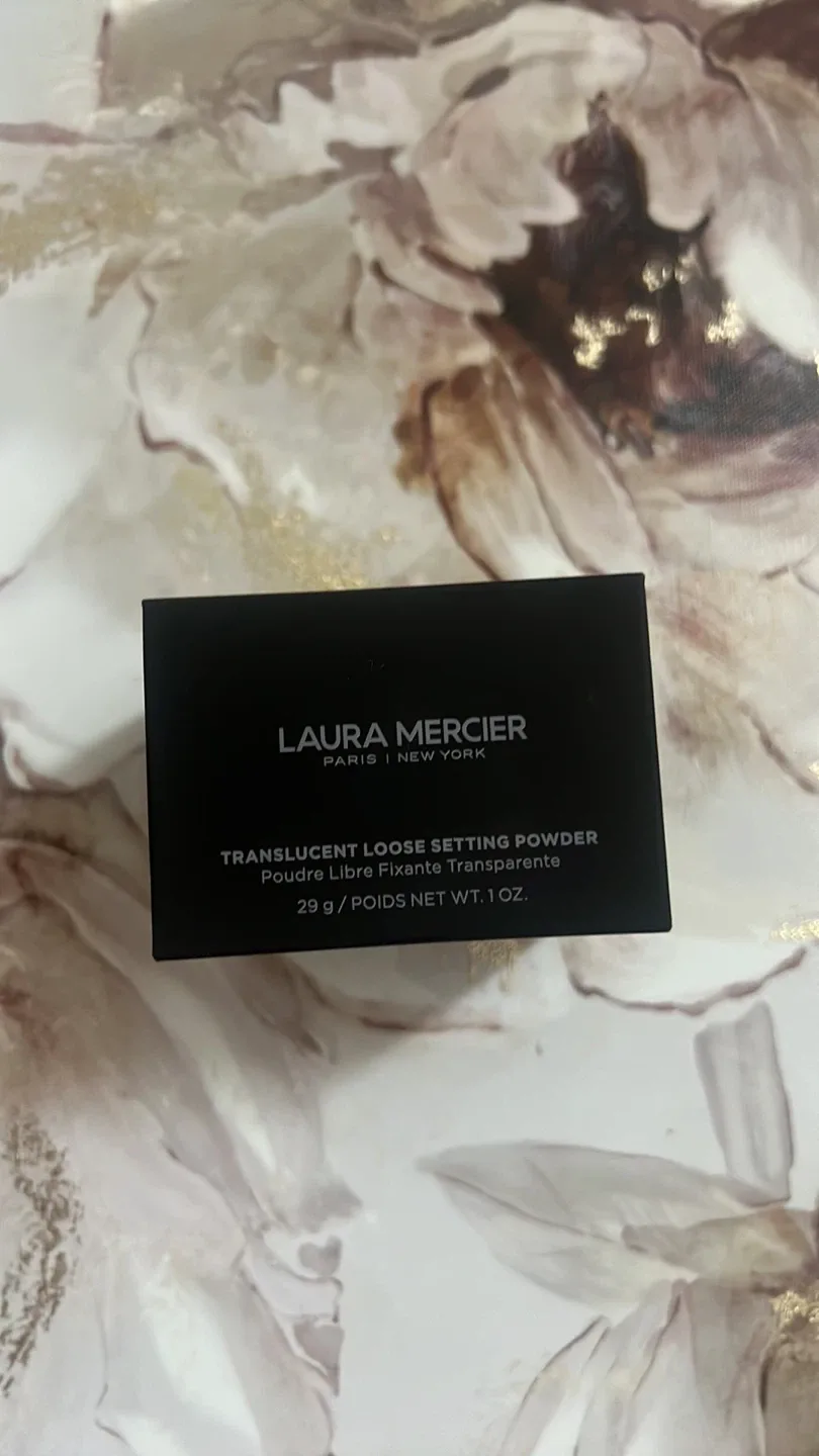 Laura Mercier Translucent Loose Setting Powder thumbnail