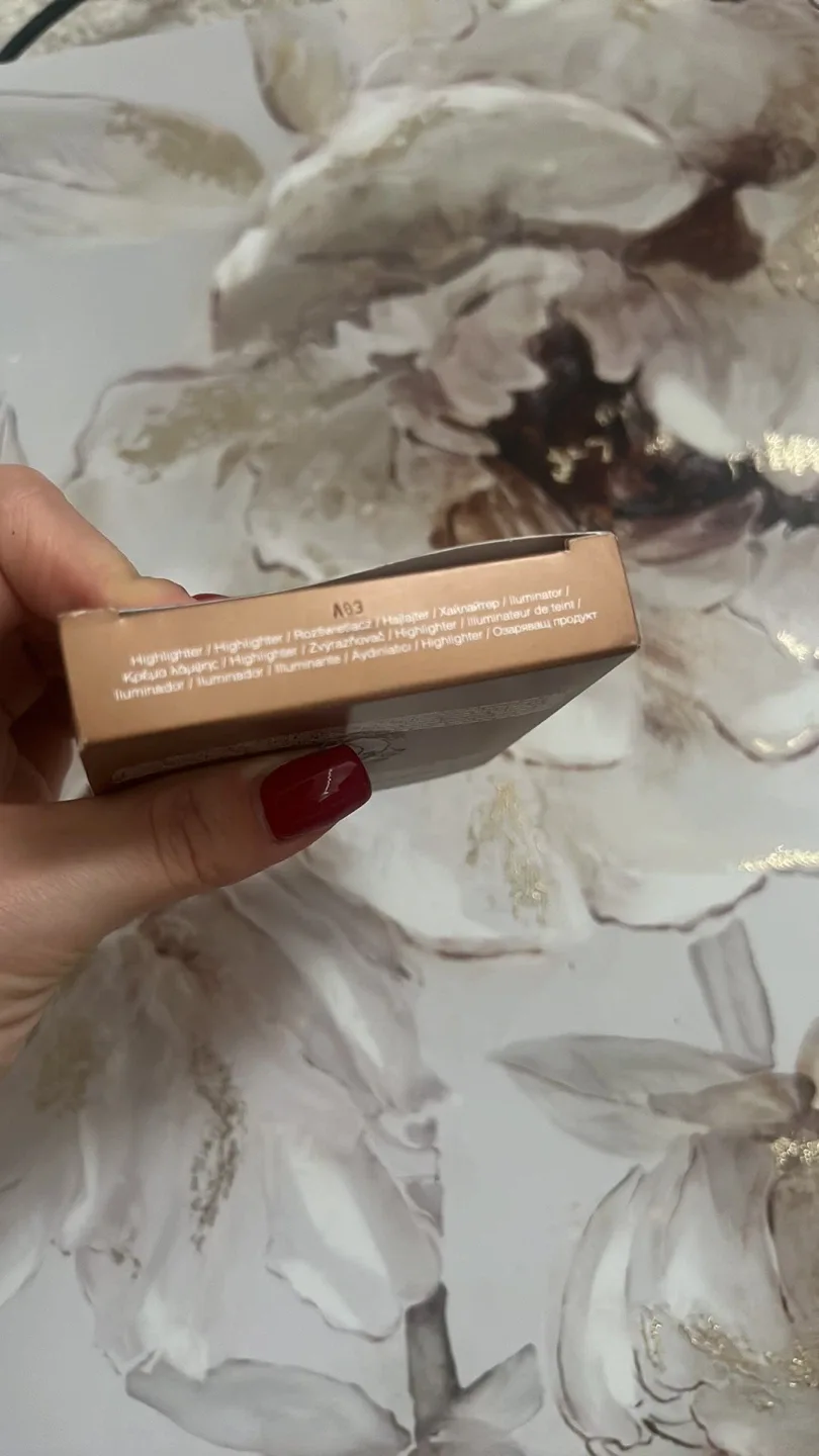 Becca x Smashbox Shimmering Skin Perfector Champagne Pop image indicator(2)