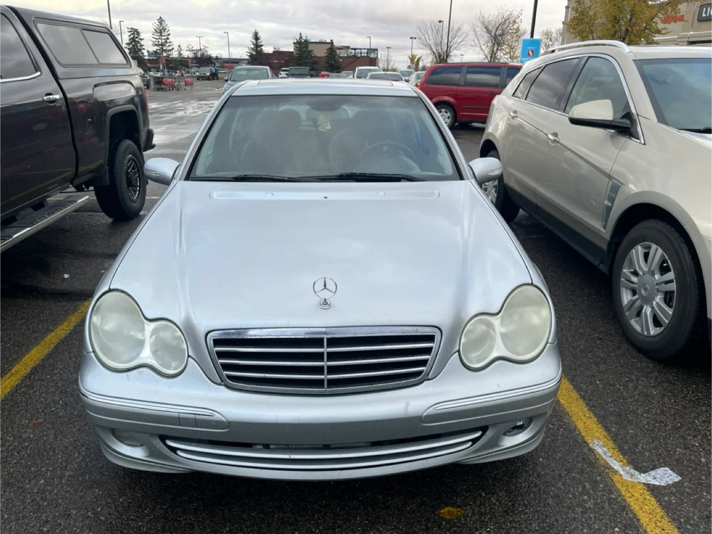 Mercedes-Benz C-Class Sedan image indicator(2)