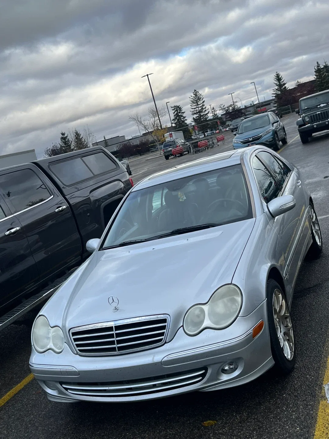 Mercedes-Benz C-Class Sedan image indicator(4)