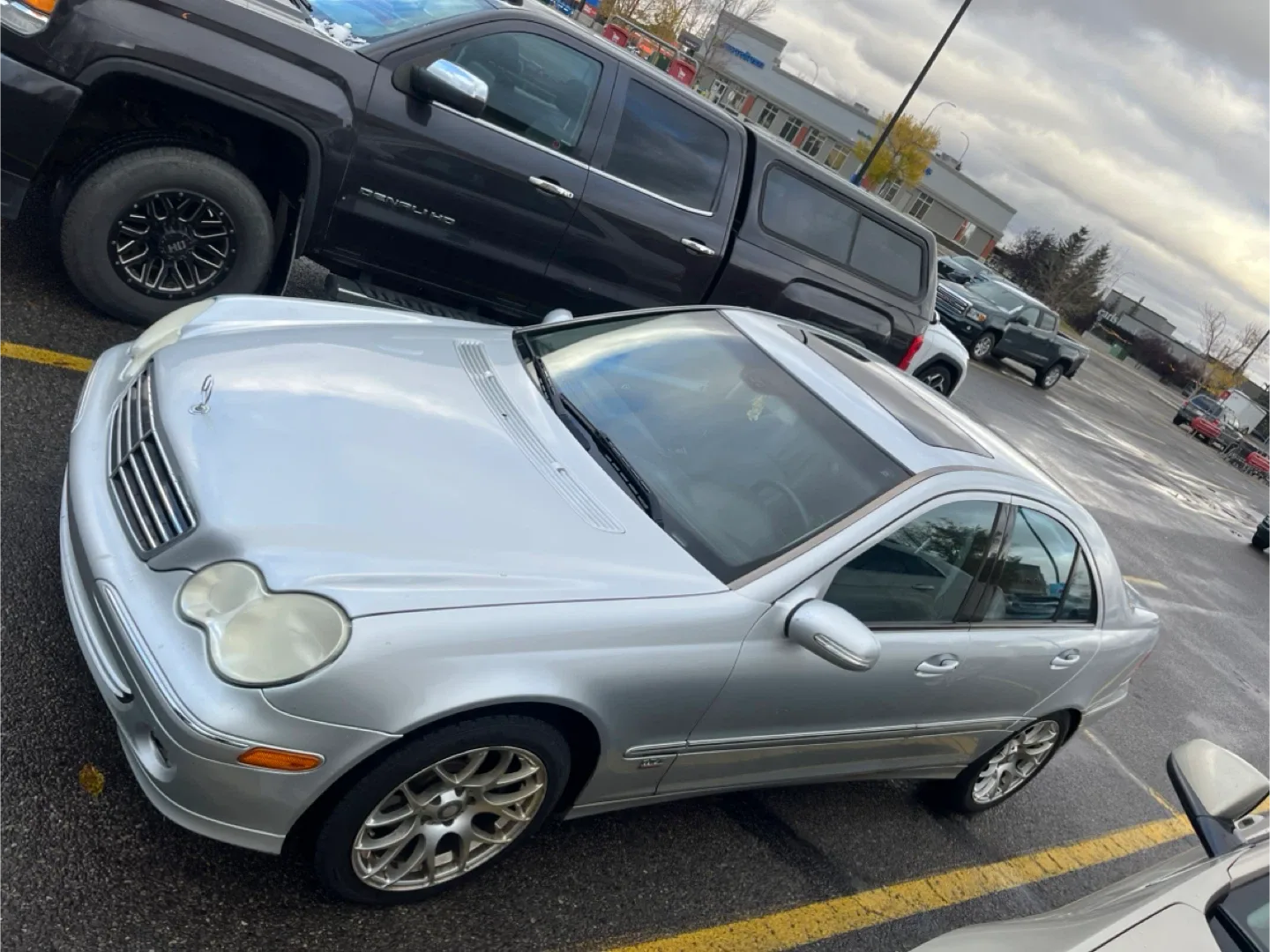 Mercedes-Benz C-Class Sedan image indicator(3)