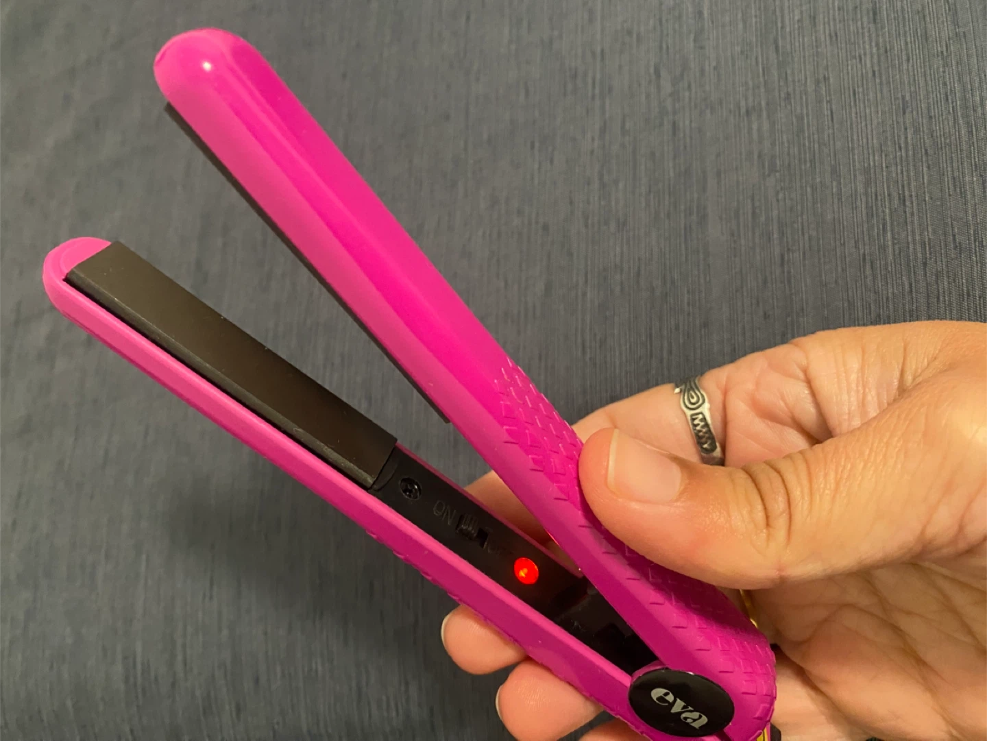 EVA NYC Mini Travel Flat Heat Styling Iron - Pink - photo 5