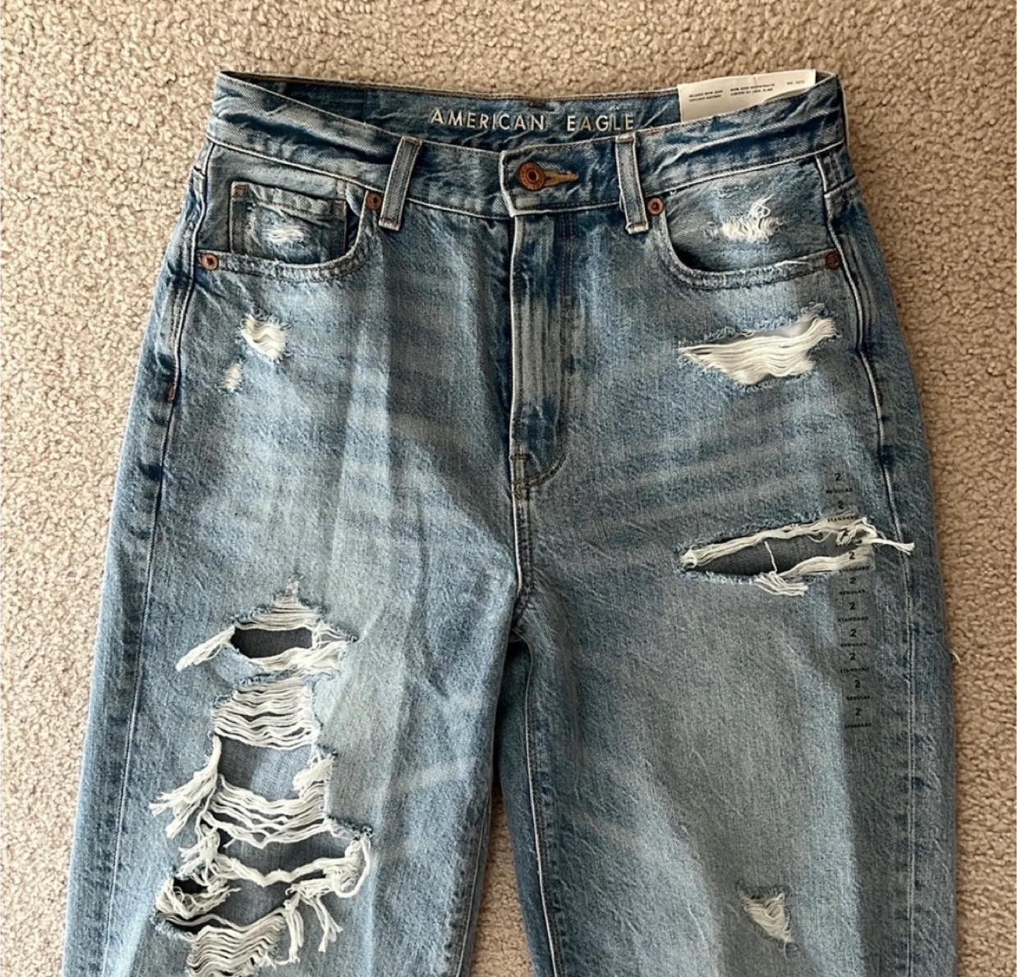 American Eagle Relaxed Mom Jean Size 2 image indicator(2)