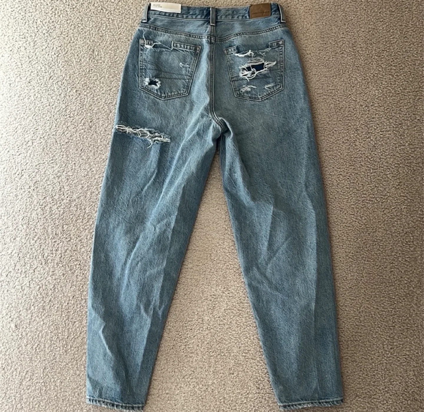 American Eagle Relaxed Mom Jean Size 2 image indicator(4)