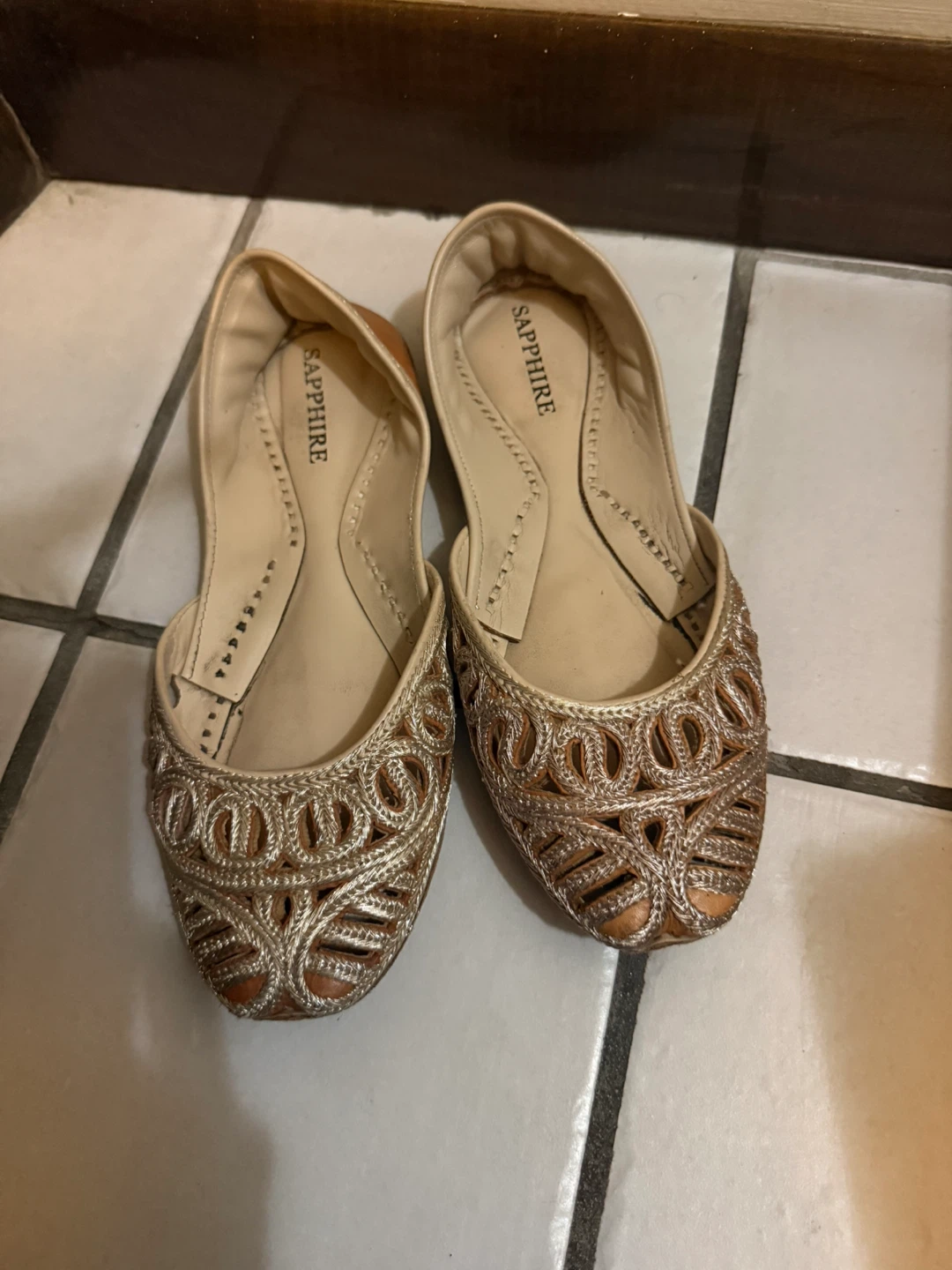SAPPHIRE Women's Gold Embellished Flats