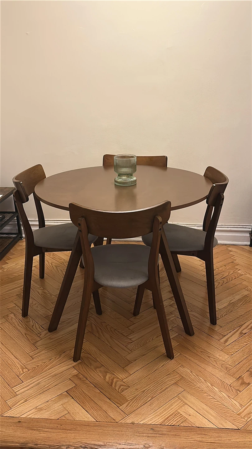Round Dining Table with 4 Chairs