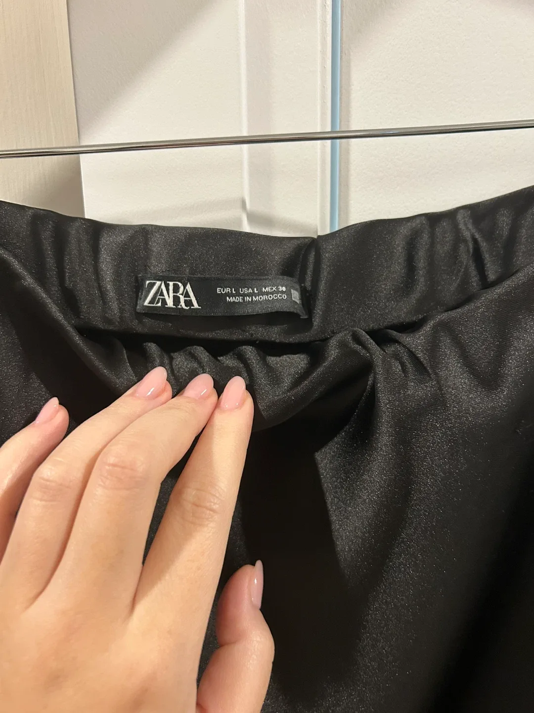 Zara satin Black Skirt - Size L image indicator(2)