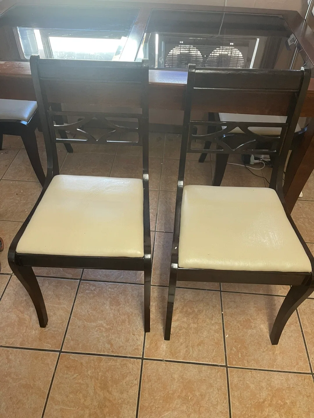 Dining Table with 4 Chairs image indicator(4)