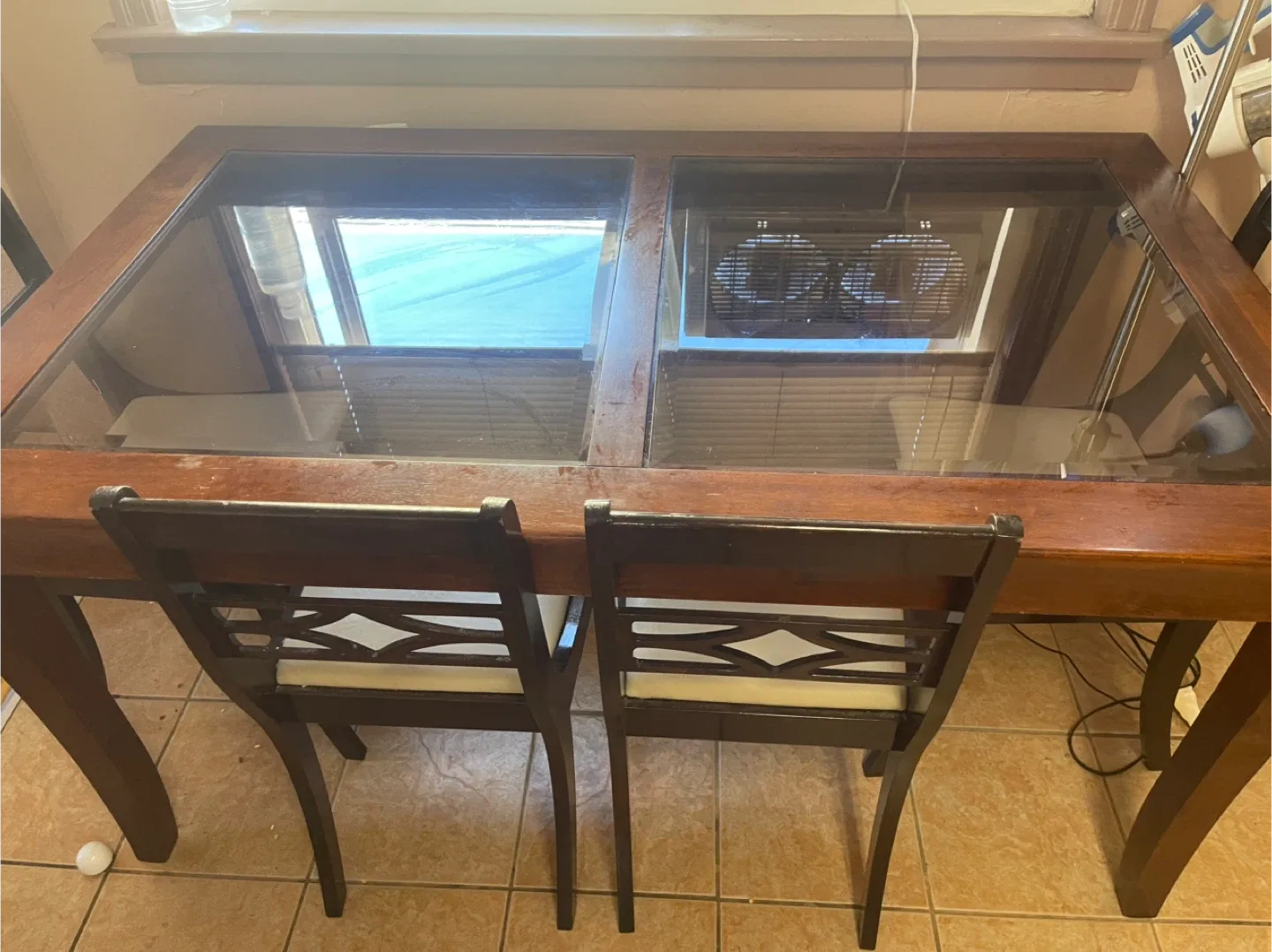 Dining Table with 4 Chairs image indicator(2)