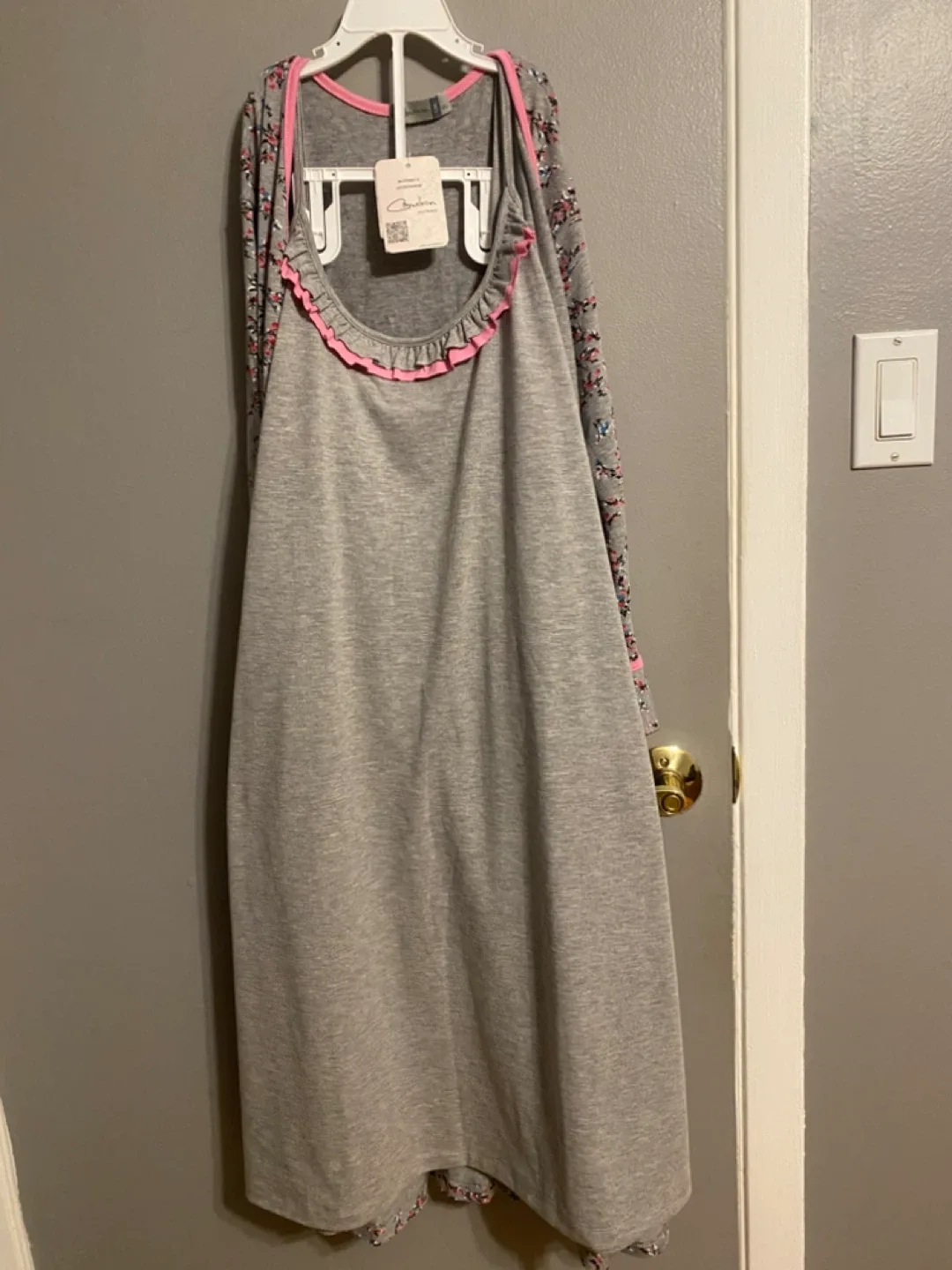 Robe and Nightgown Set image indicator(2)