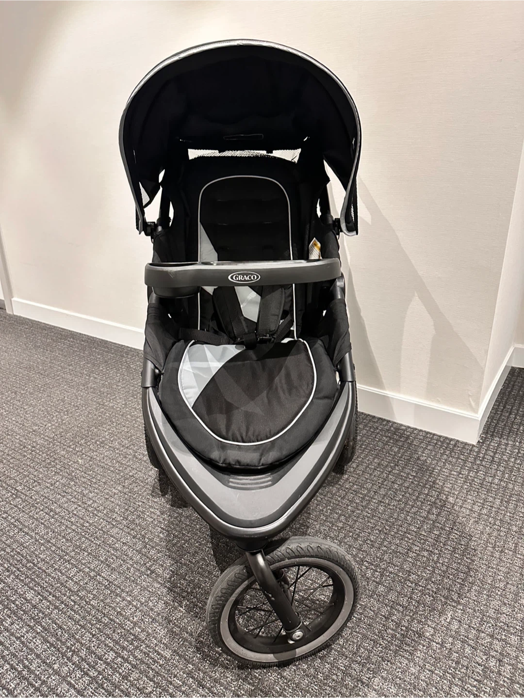 Graco Jogger Stroller(Great condition) - photo 2