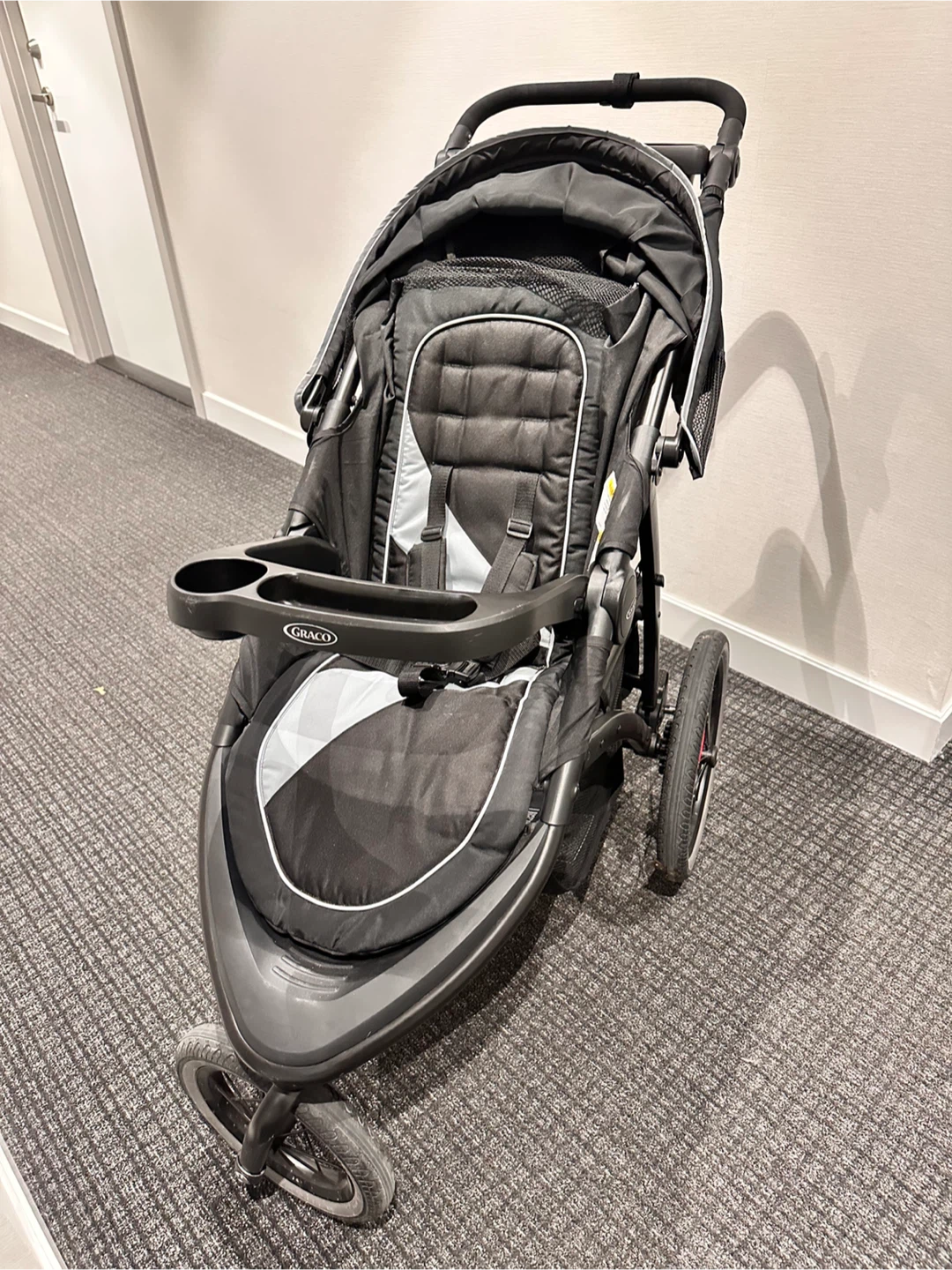 Graco Jogger Stroller(Great condition) - photo 5