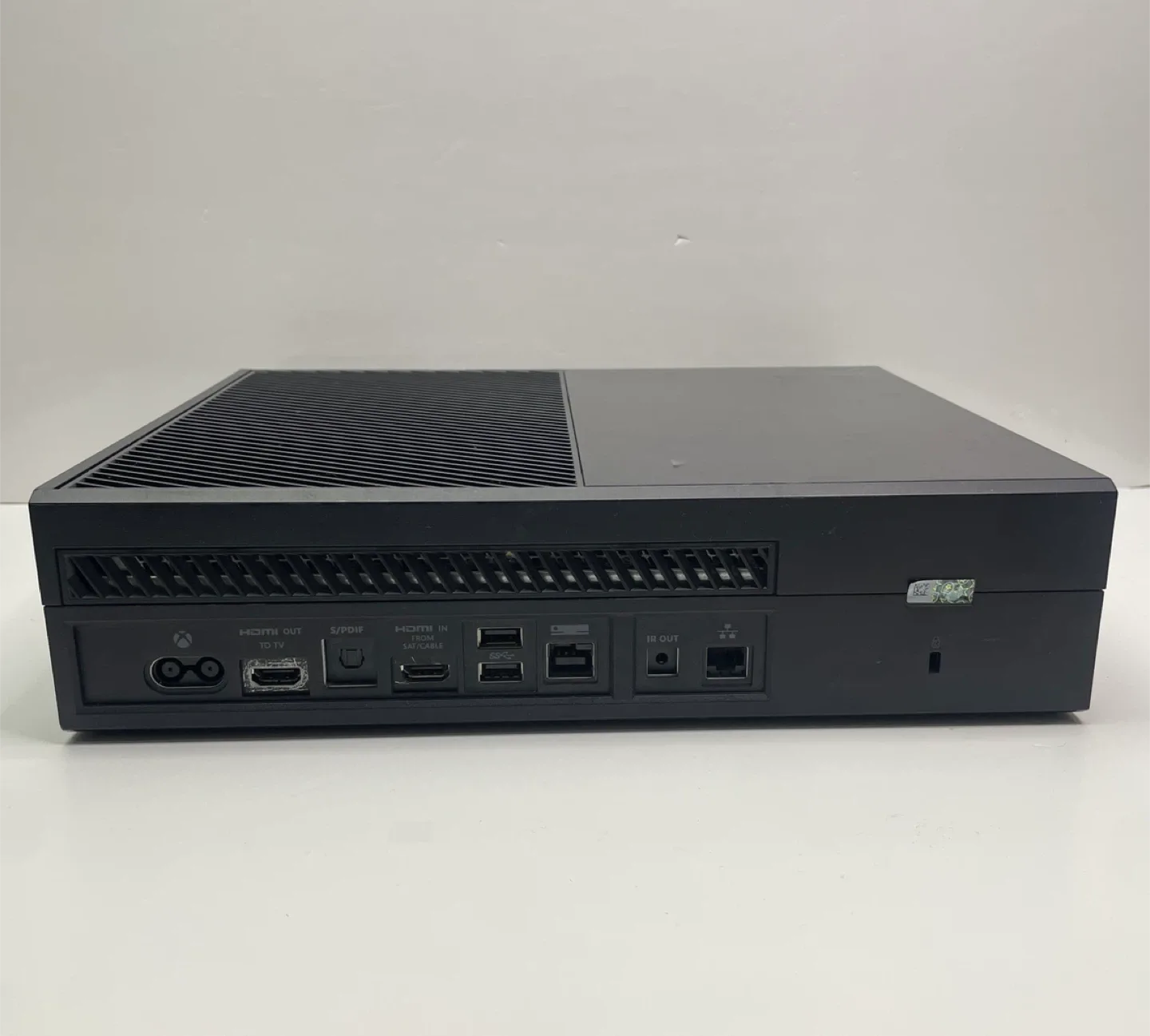 Xbox One Console with Controller and GTA V image indicator(5)