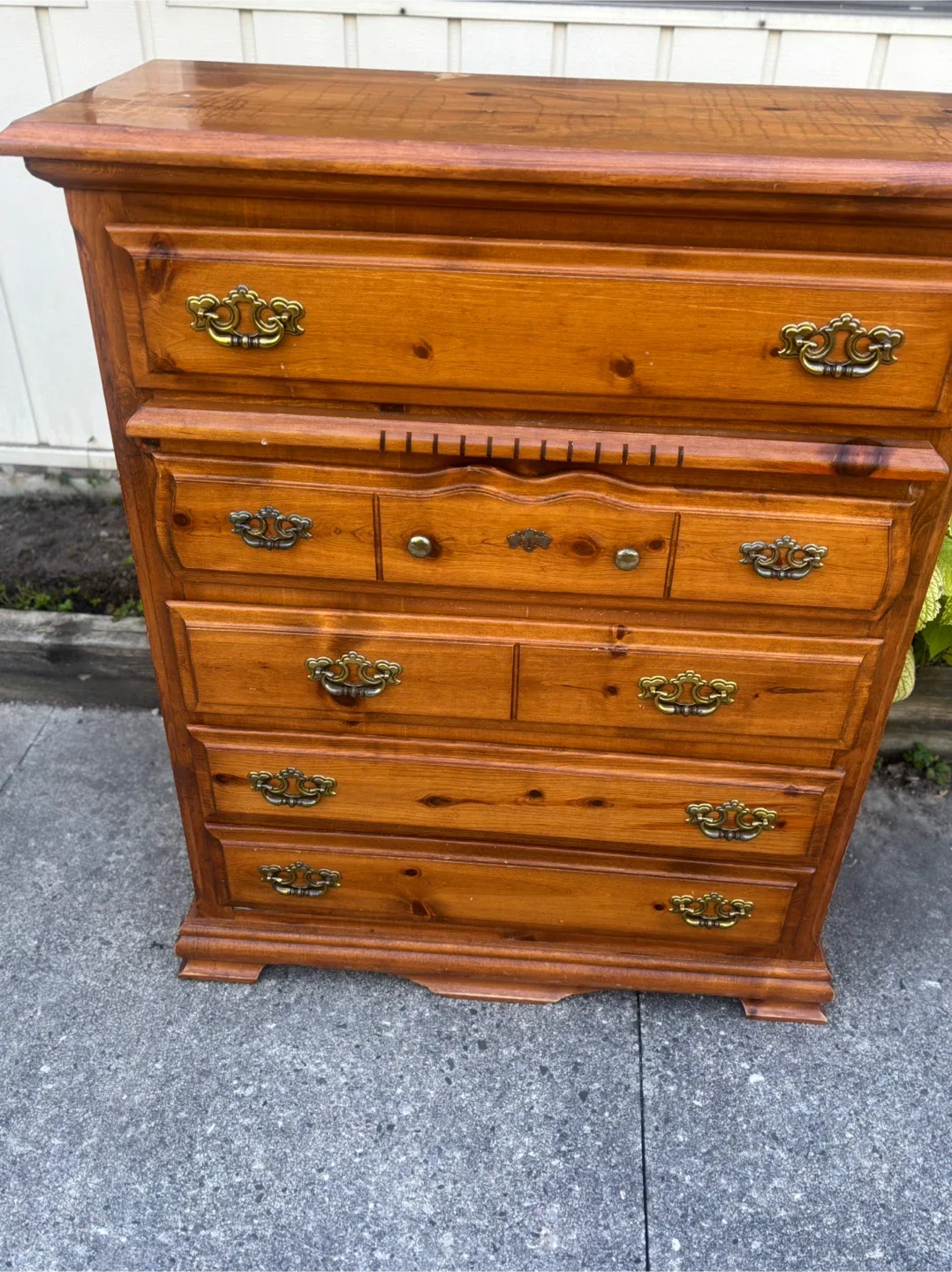 Wooden Dresser with Gold Handles image indicator(4)