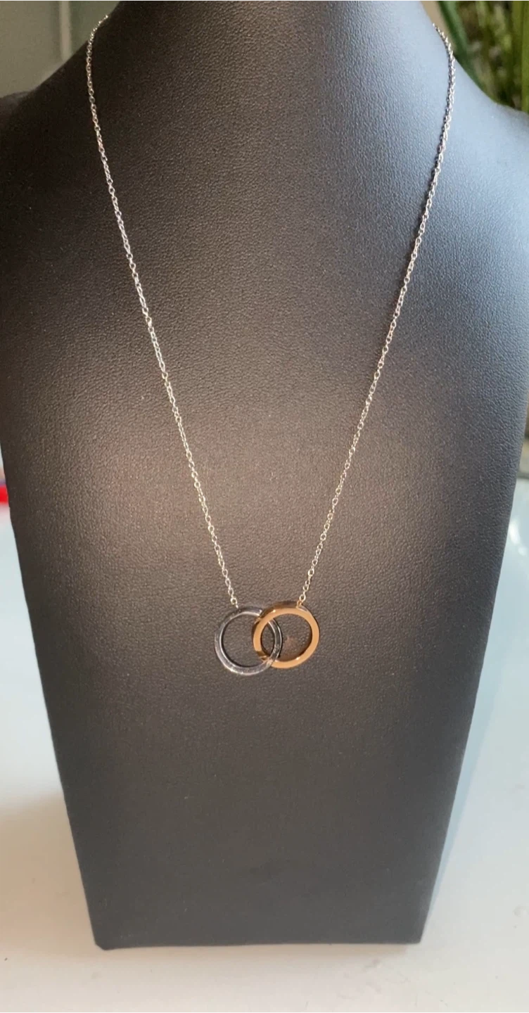 Interlocking Circles Pendant Necklace - photo 3