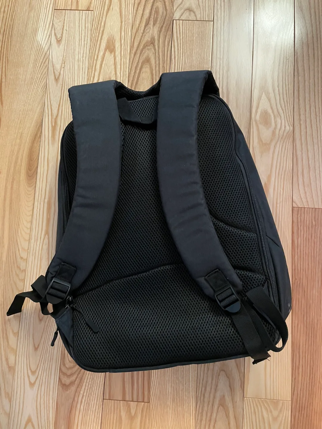 Trader Backpack - Black image indicator(2)