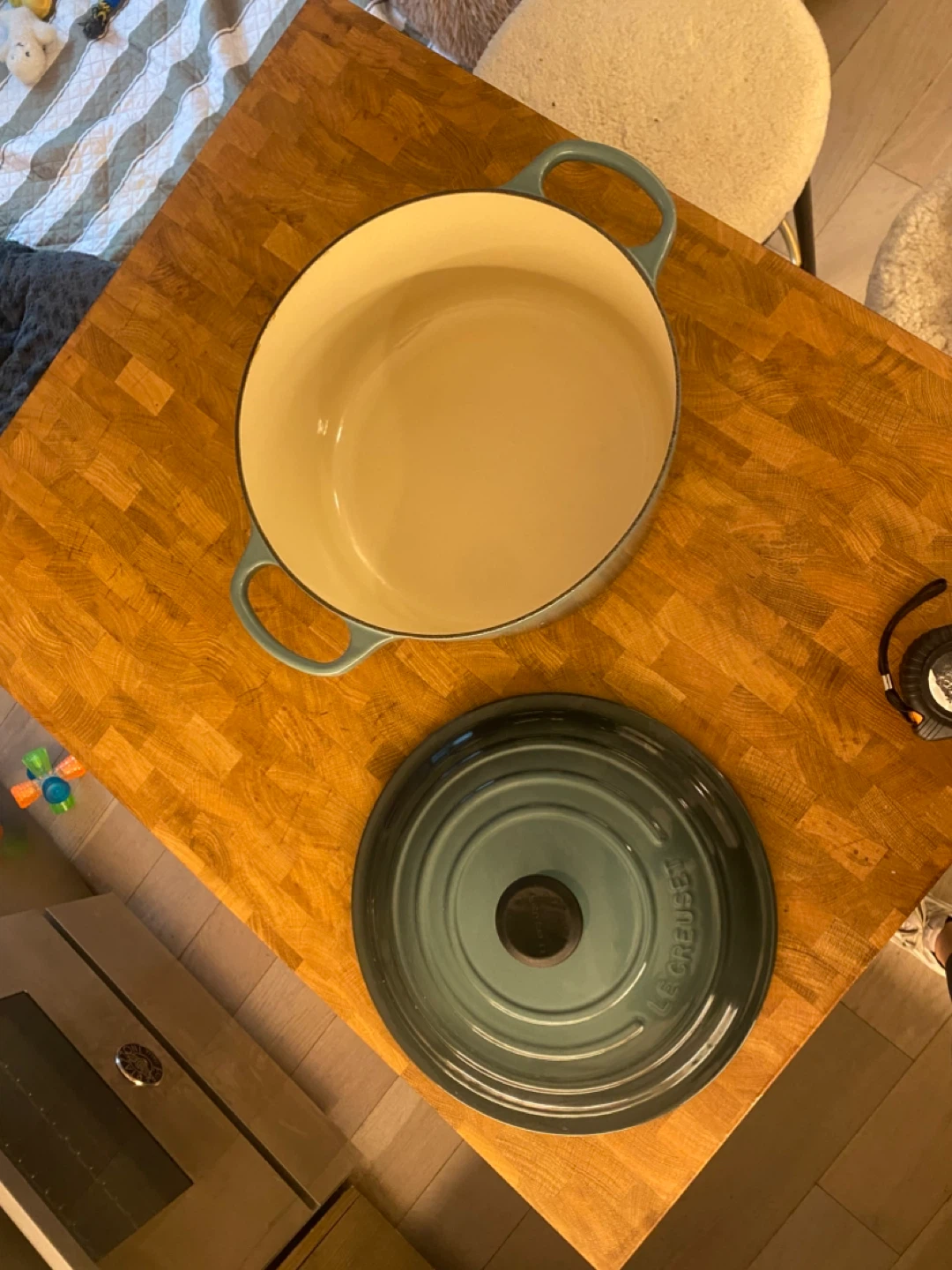 Le Creuset Dutch Oven - 7 1/4-Qt. Artichaut