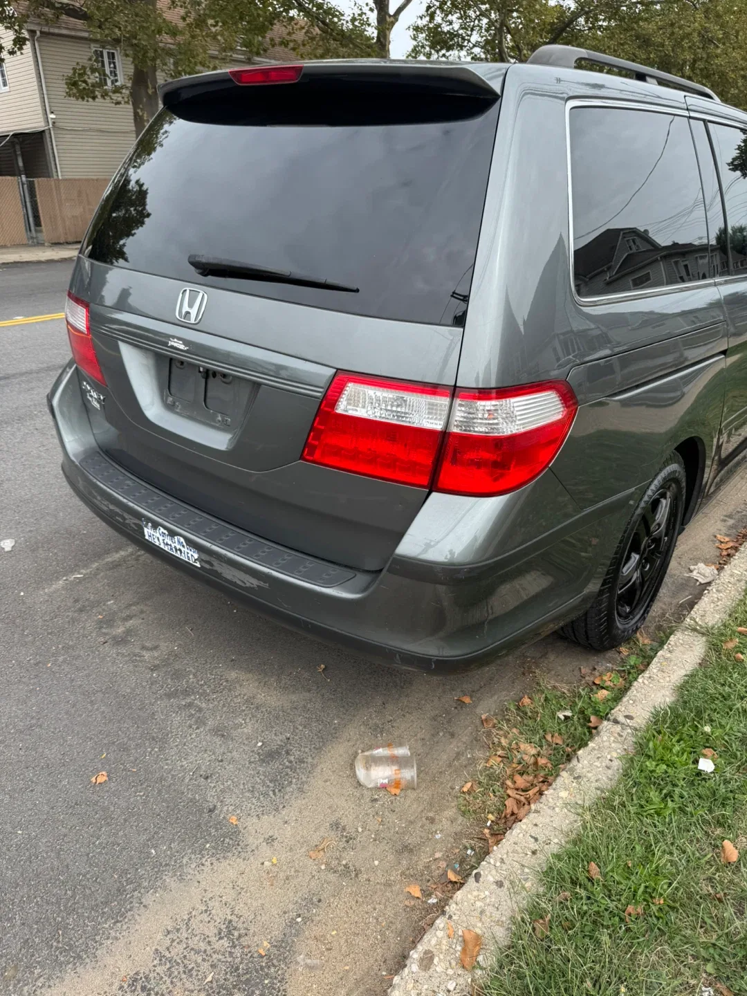 Honda Odyssey Minivan - Gray 103k miles image indicator(5)