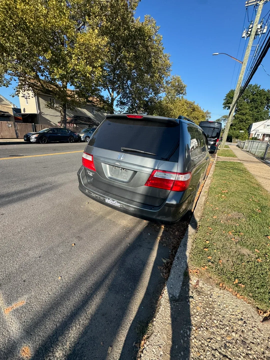Honda Odyssey Minivan - Gray 103k miles image indicator(3)