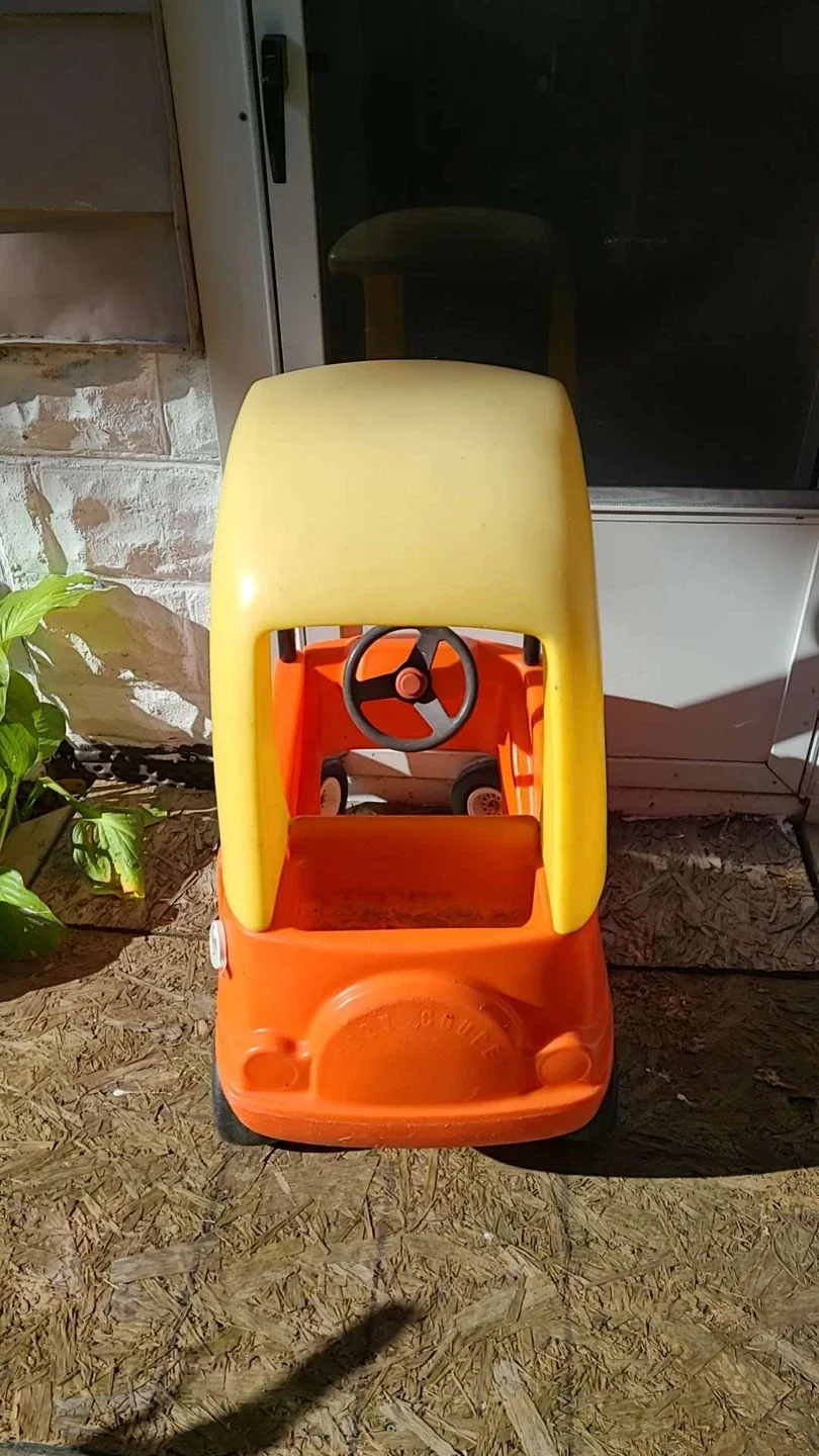 Little Tikes Cozy Coupe Car - Orange & Yellow image indicator(3)
