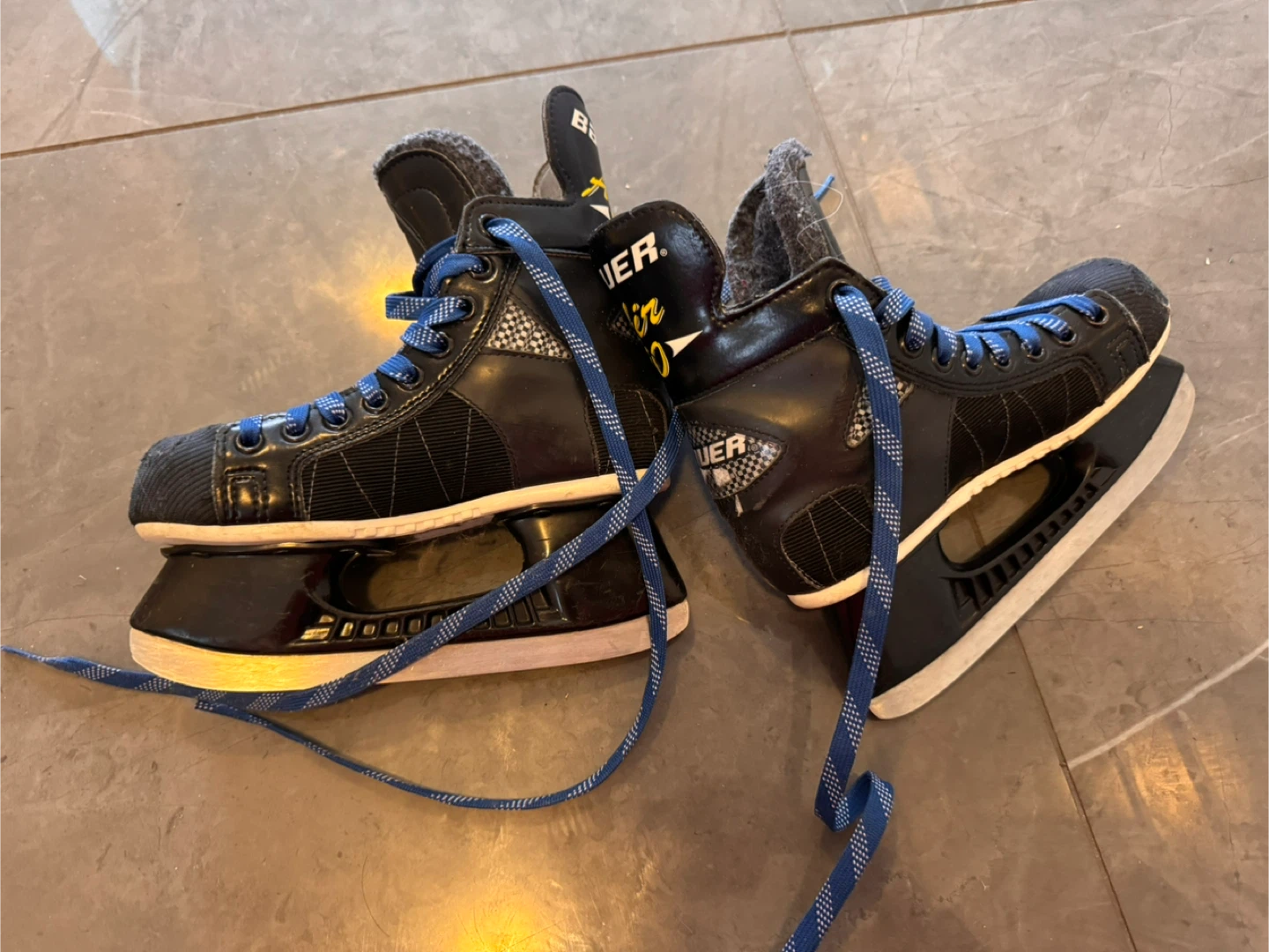 Bauer Air 90 Ice Skates