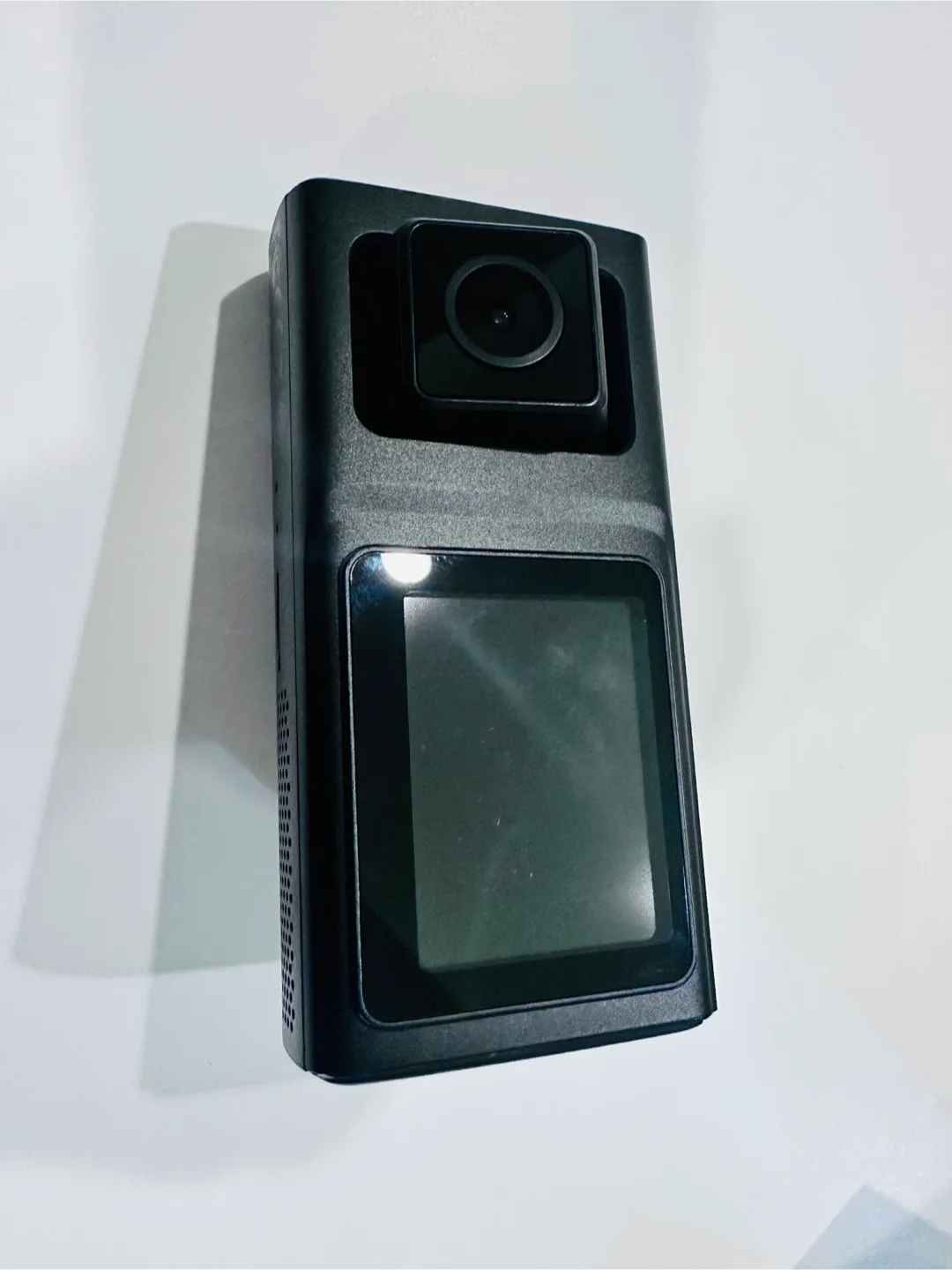 Izeeker Dual Dash Cam - Both outside and inside video image indicator(2)