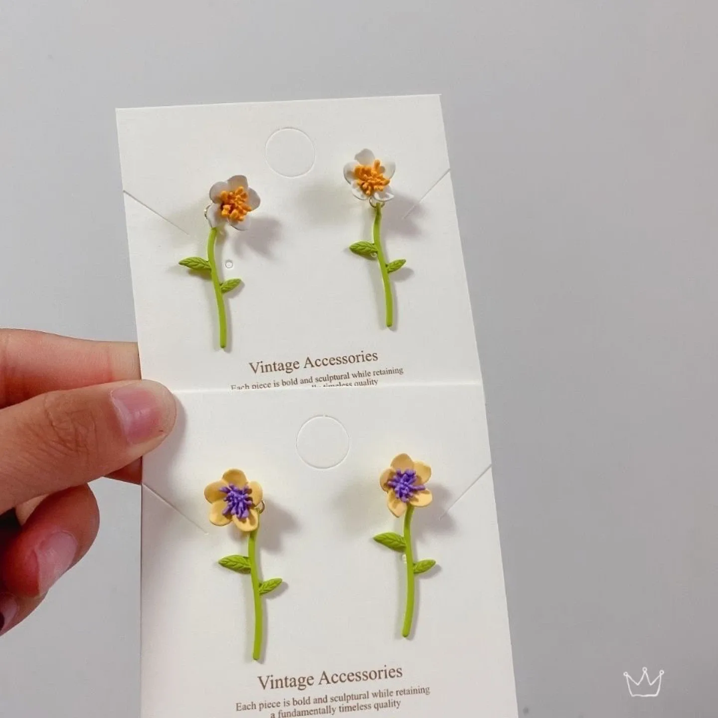 Flower Stud Earrings - Vintage Accessories image indicator(3)