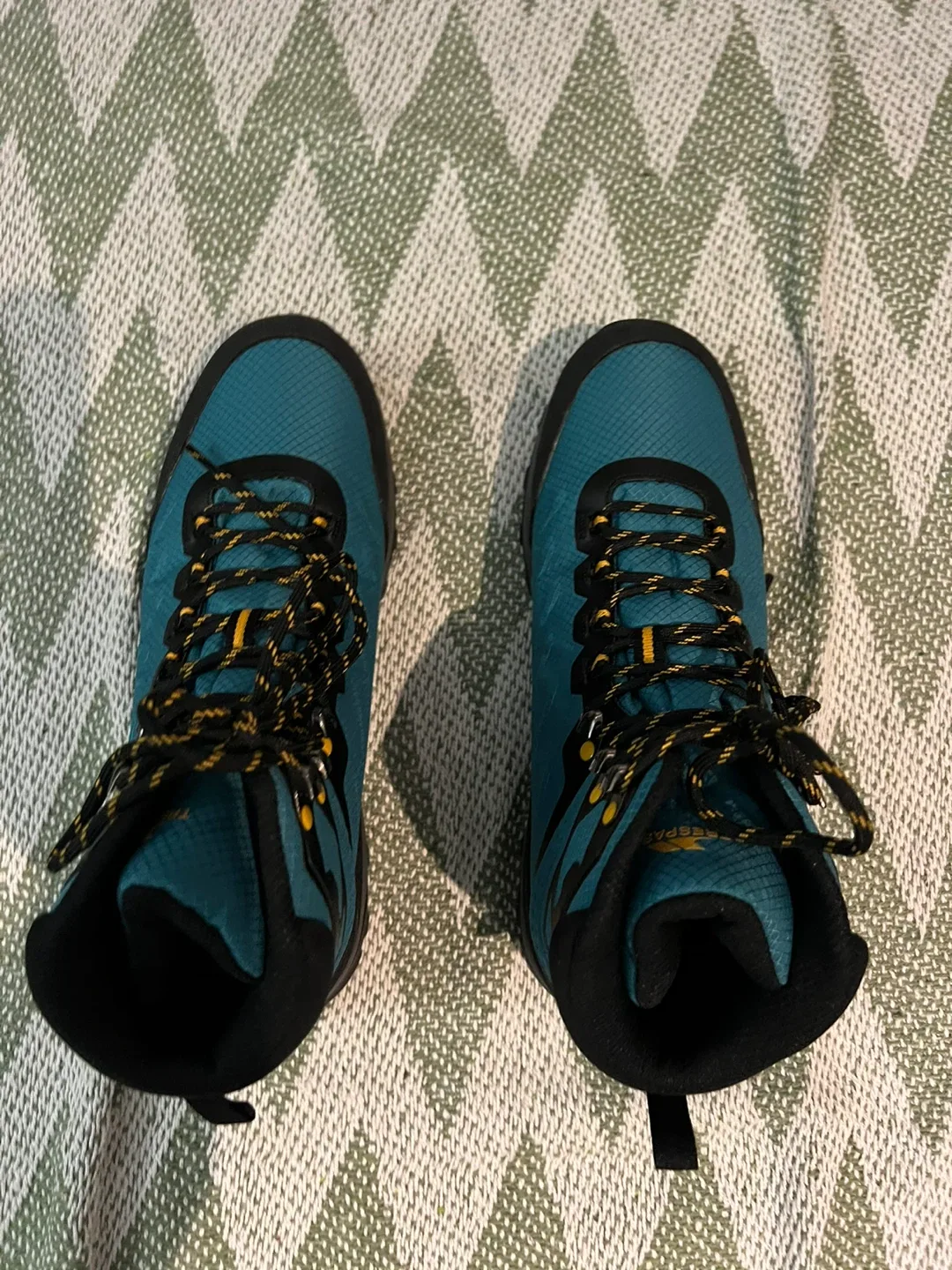 TRESPASS Teal Hiking Boots image indicator(2)