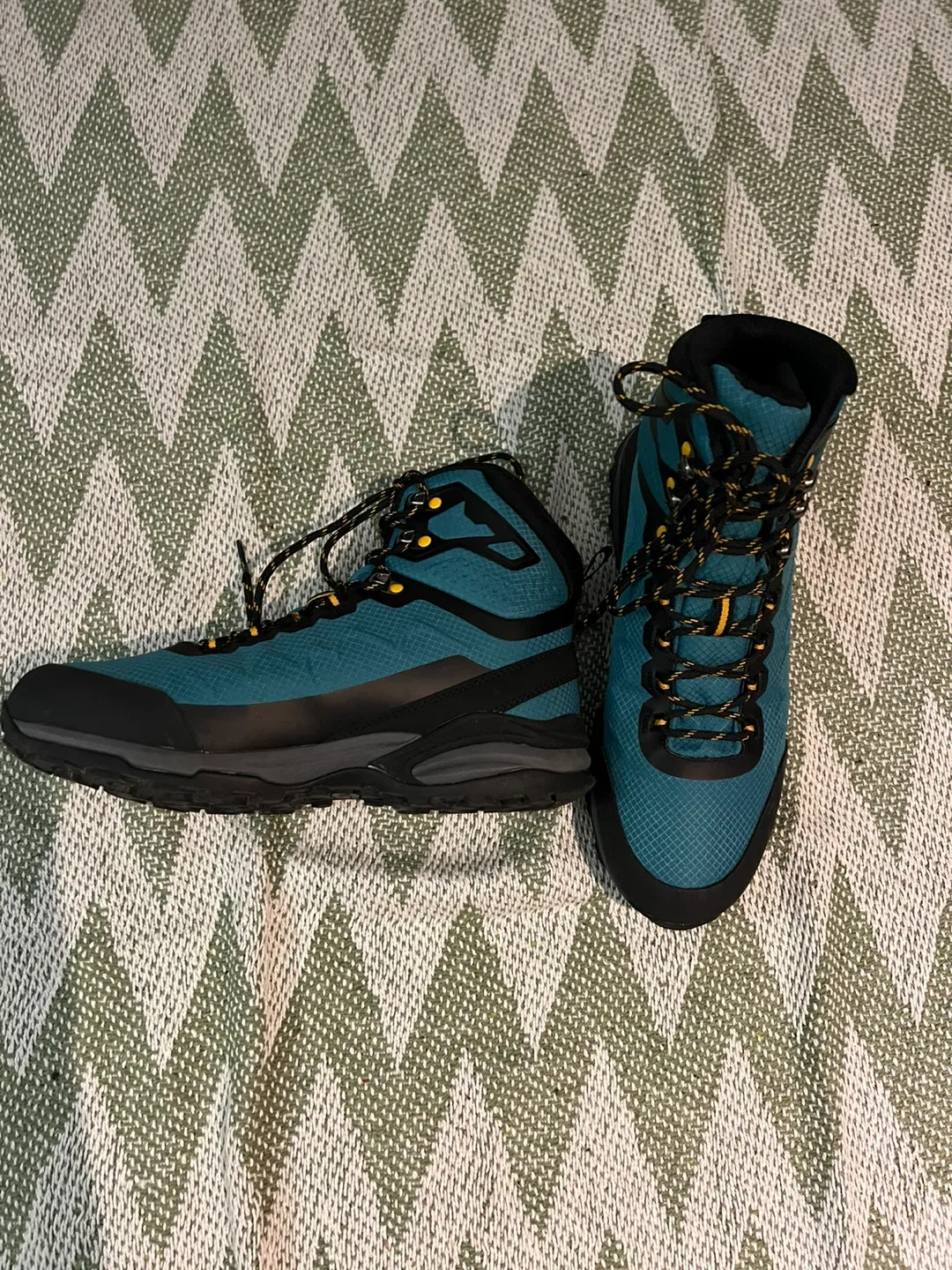 TRESPASS Teal Hiking Boots image indicator(5)