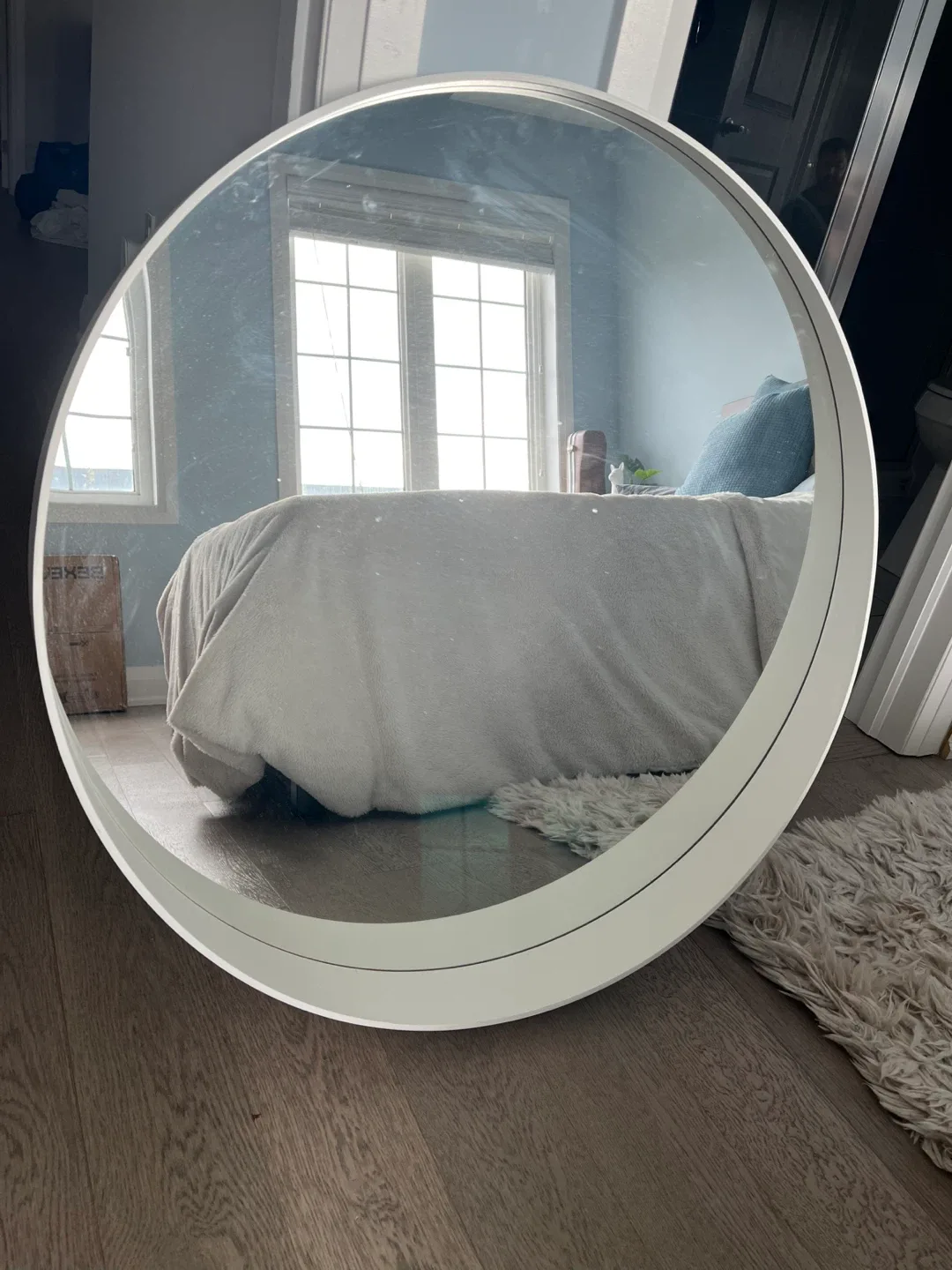 Round White Mirror thumbnail