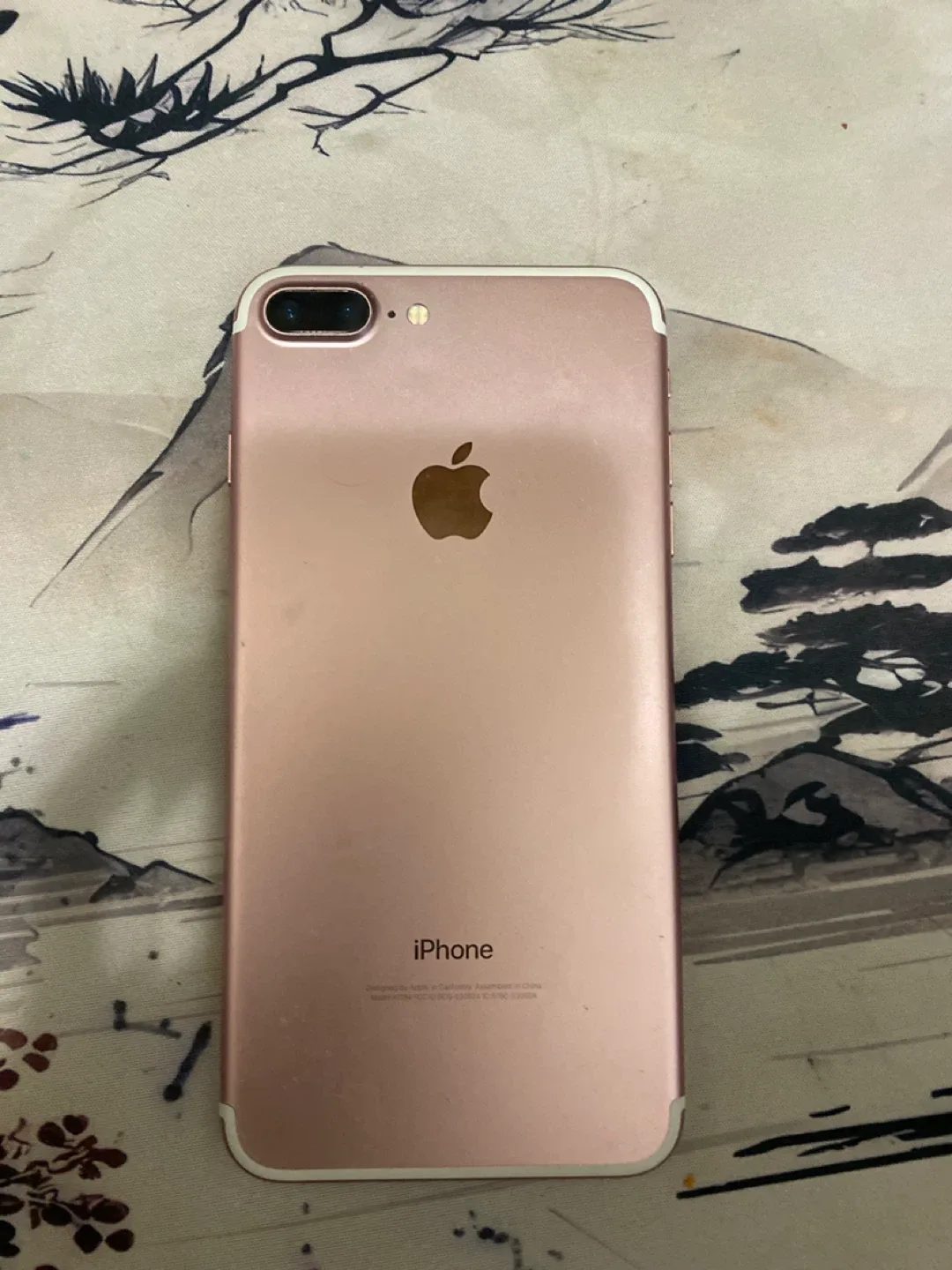 iPhone 7 Plus - Cracked Screen image indicator(2)