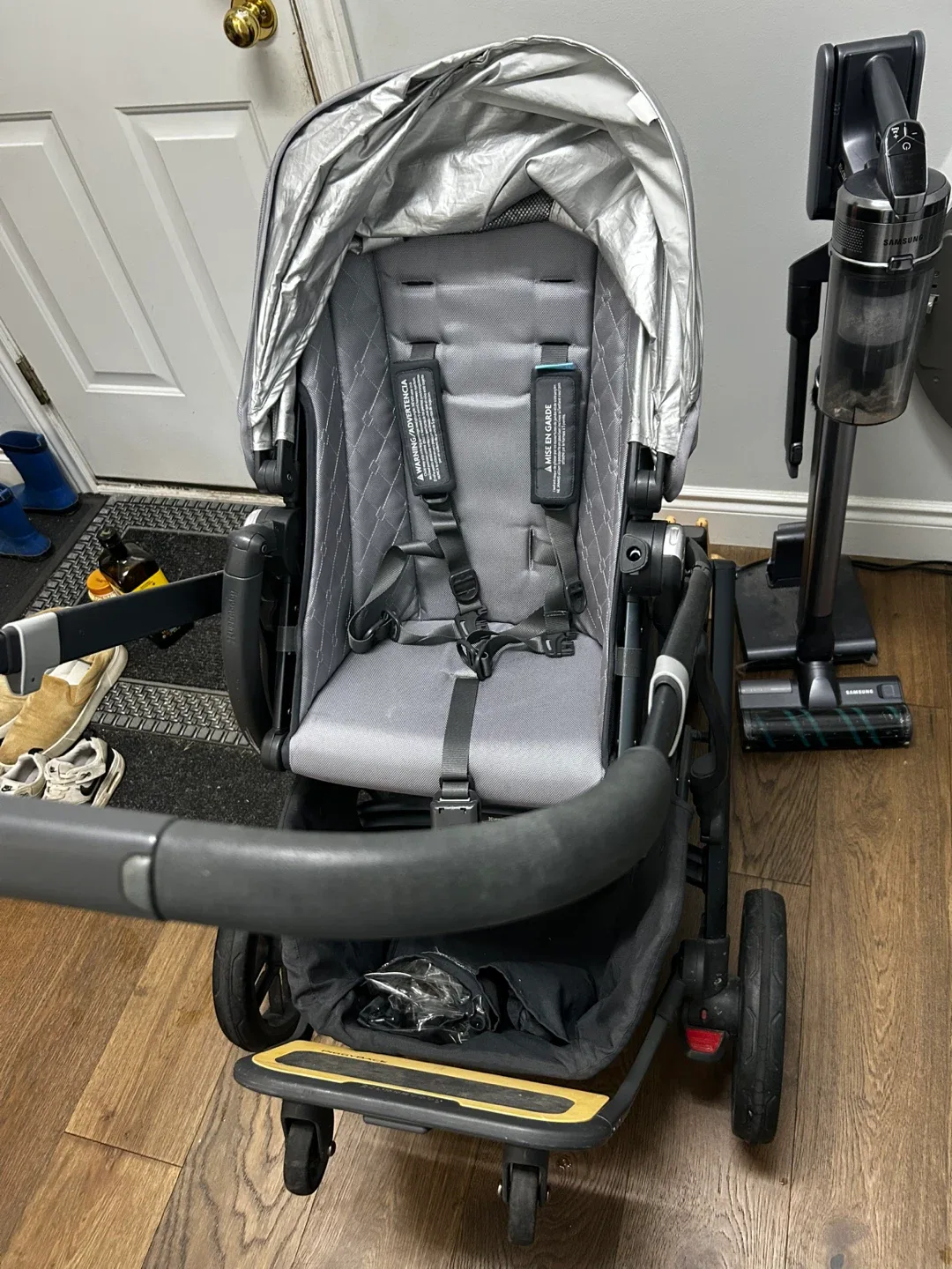 Uppababy Vista Stroller with piggyback board and Bassinet image indicator(2)