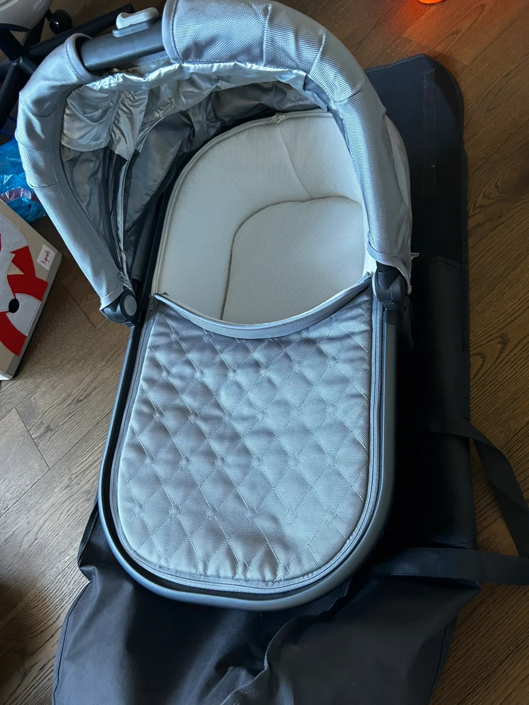 Uppababy Vista Stroller with piggyback board and Bassinet image indicator(4)