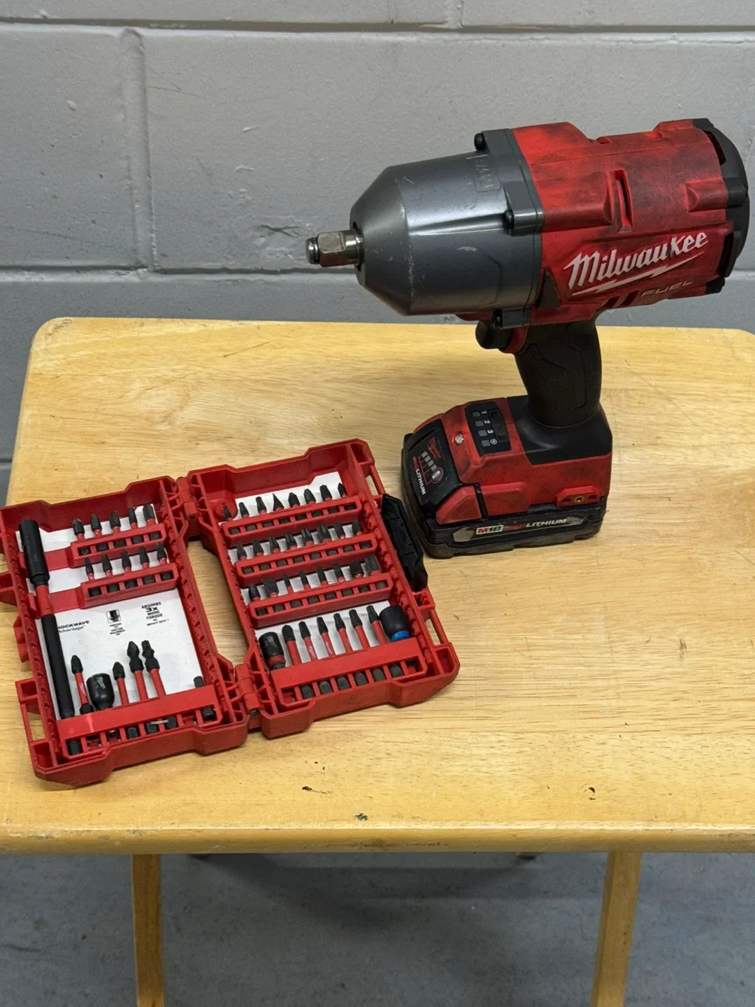 Milwaukee M18 FUEL Impact Wrench & Bit Set image indicator(2)