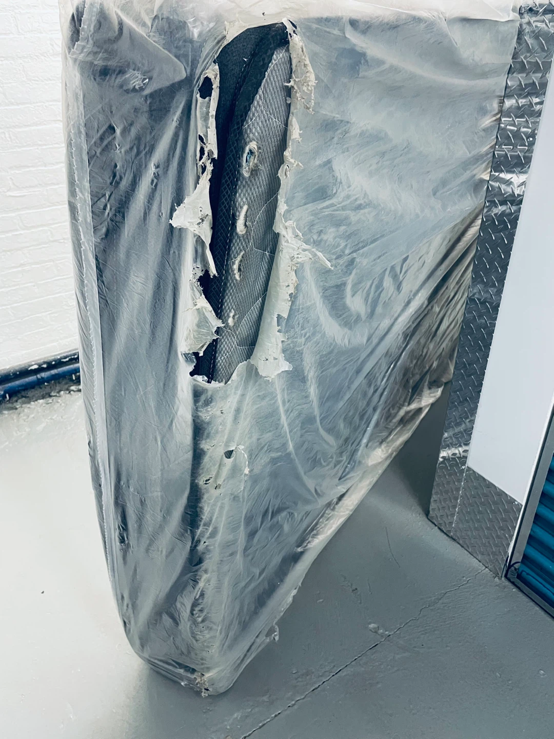 KYSHANN Hybrid Queen Mattress (New-Slightly Damaged) - photo 3