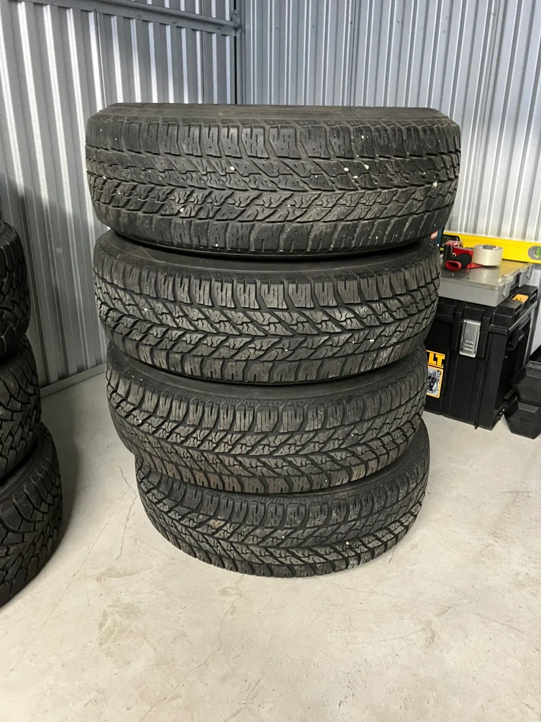 Goodyear UltraGrip Winter Tires 235/65R17 image indicator(7)