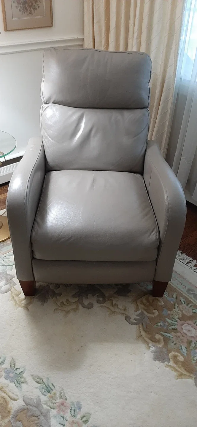 Beige Leather Recliner Chair image indicator(2)
