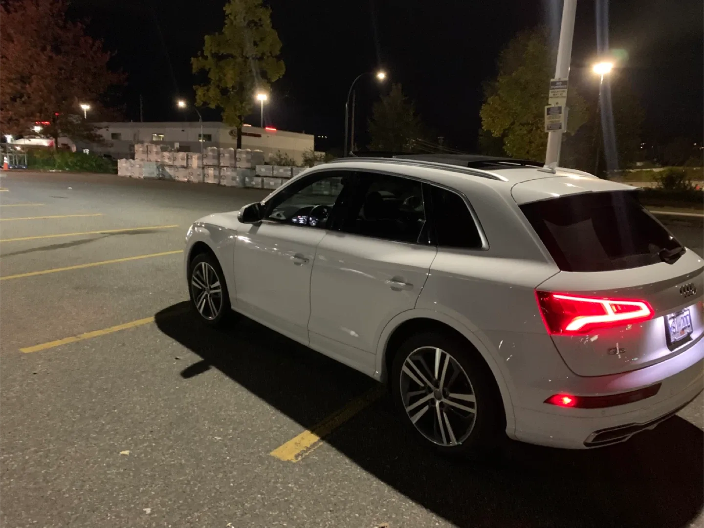 White Audi Q5 SUV 2018 image indicator(2)