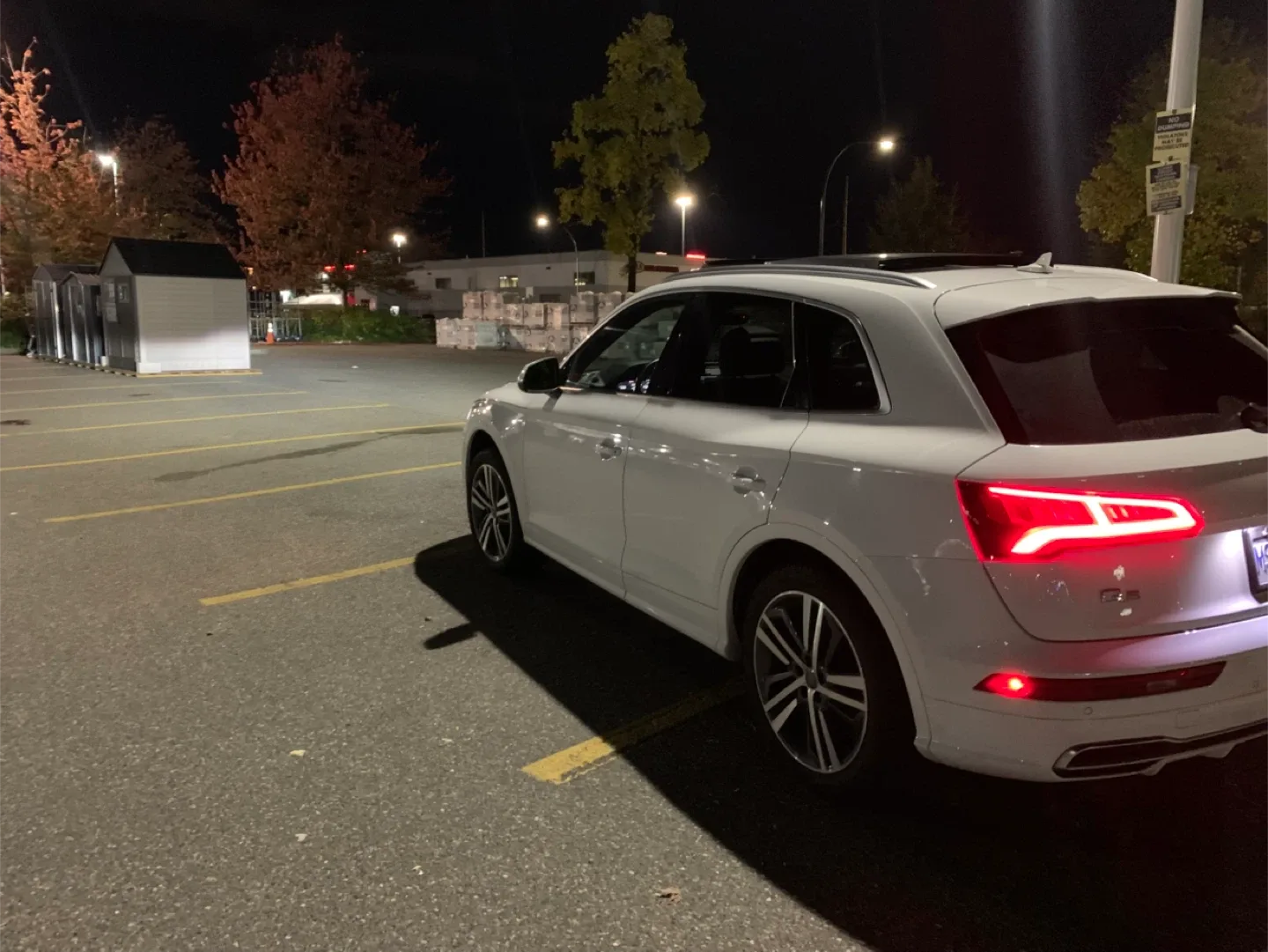 White Audi Q5 SUV 2018 image indicator(3)