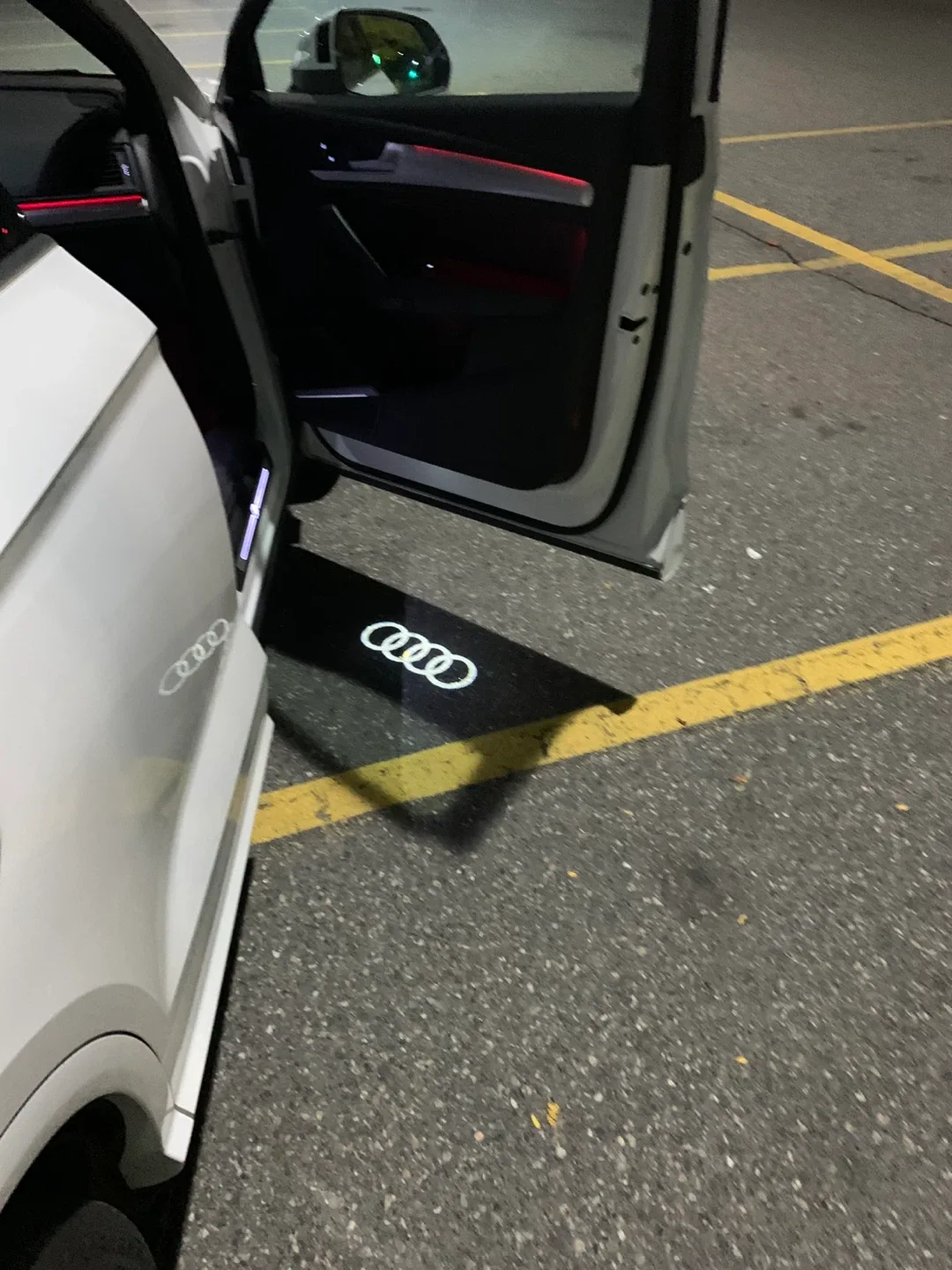 White Audi Q5 SUV 2018 image indicator(8)