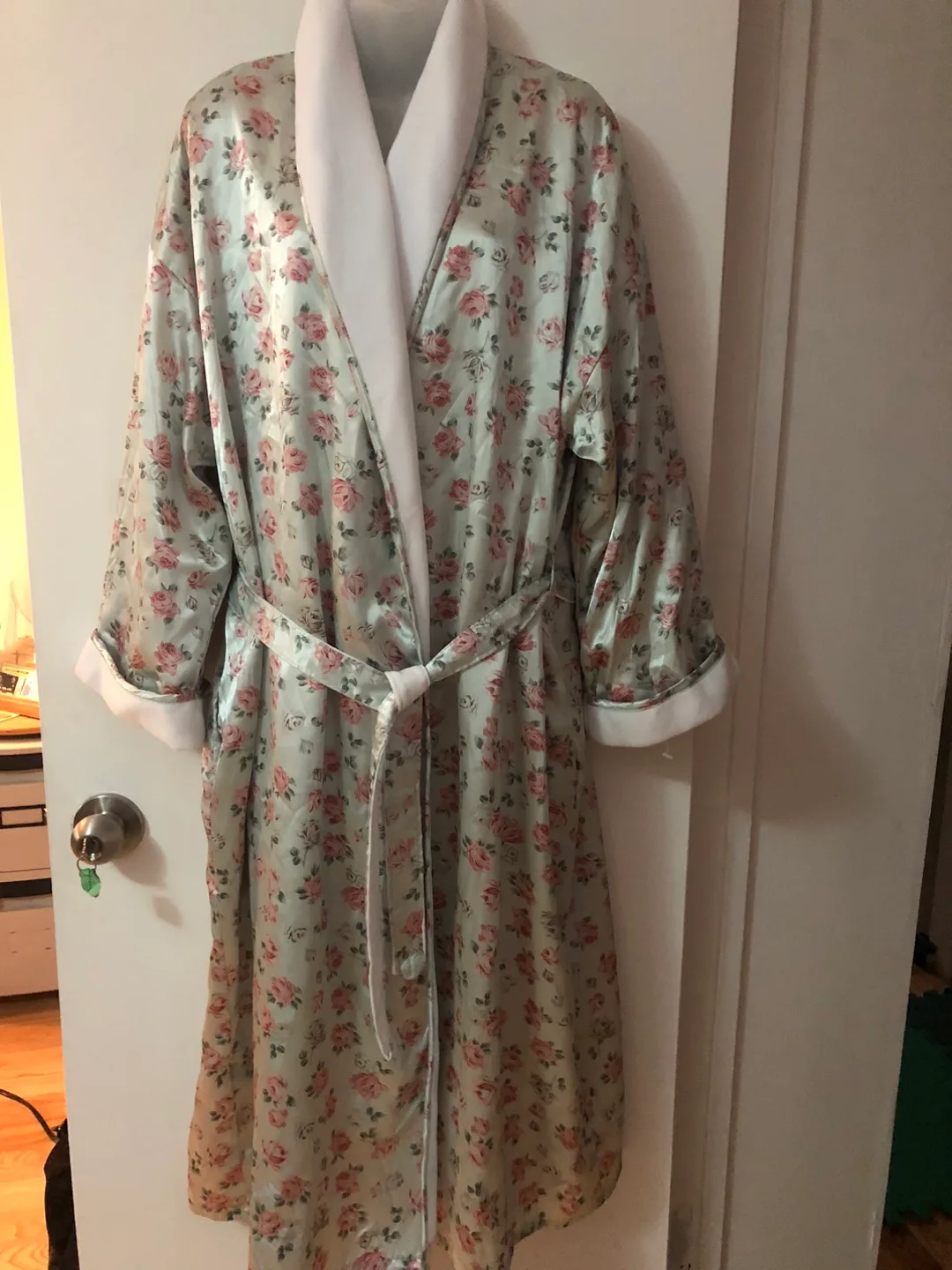 Floral Print Luxurious Silky Robe L image indicator(2)