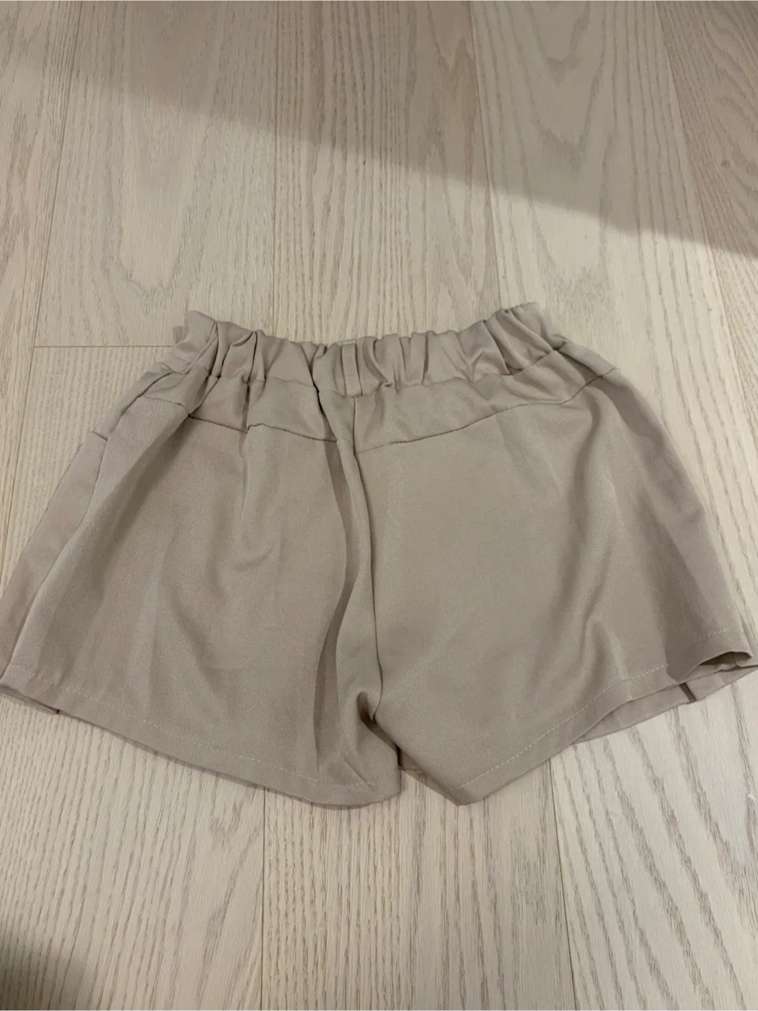 Beige Elastic Waist Shorts image indicator(2)