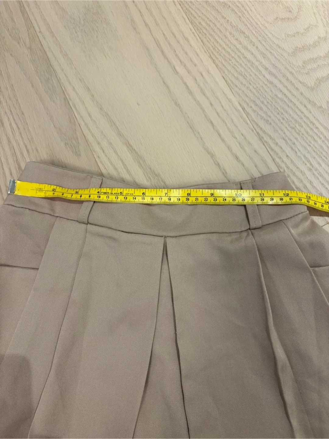 Beige Elastic Waist Shorts image indicator(3)