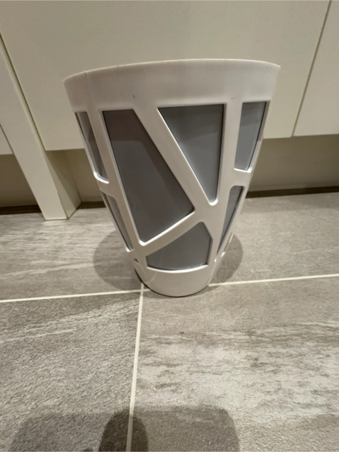 White Plastic Flower Pots