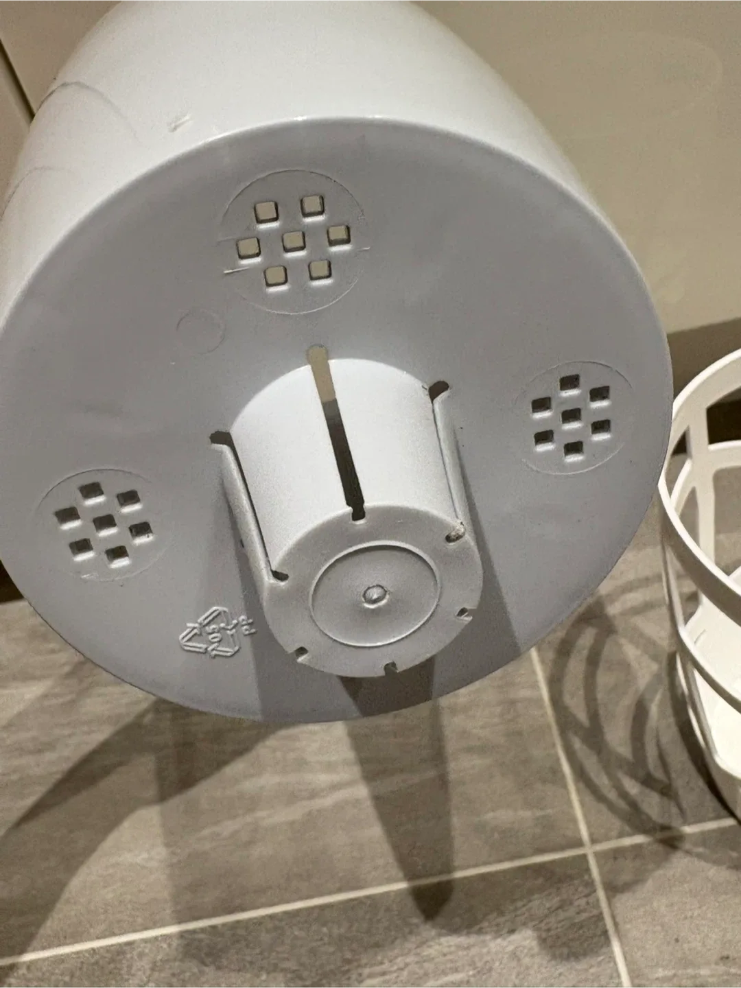 White Plastic Flower Pots image indicator(3)