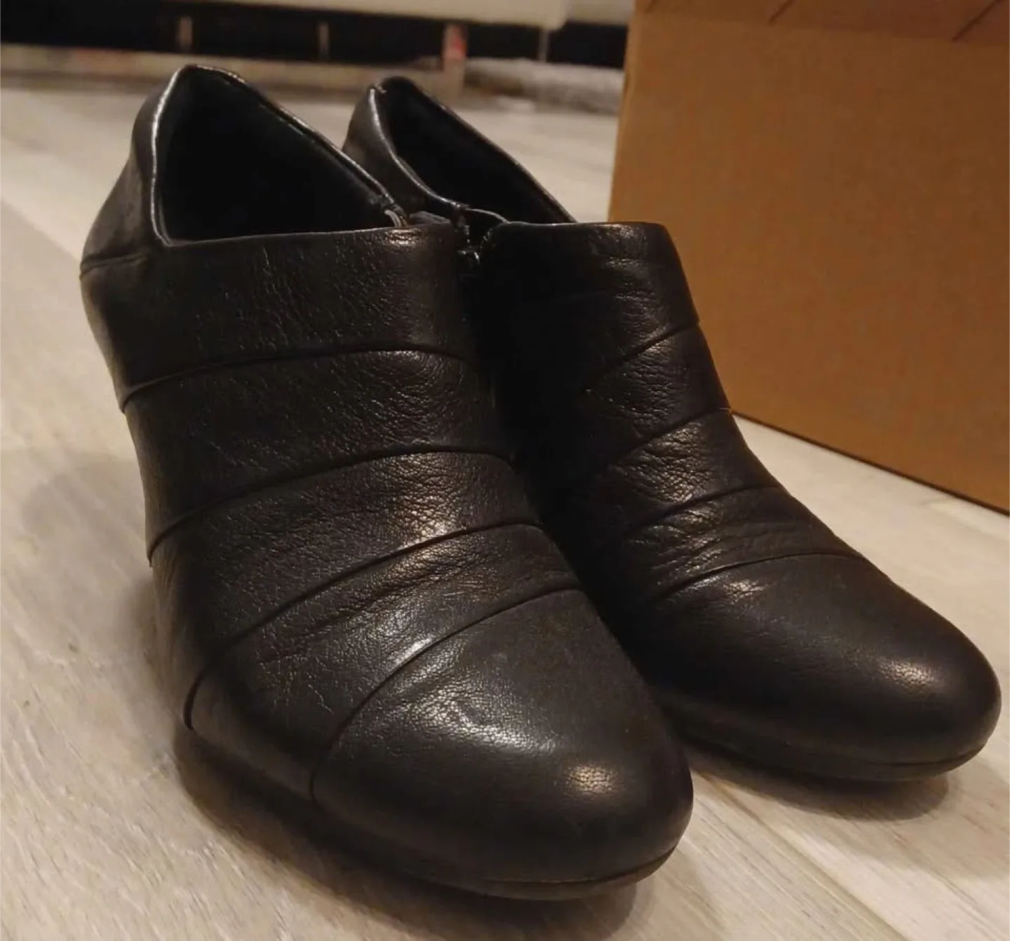 Naturalizer Black Leather Heeled Booties Size 7 image indicator(3)