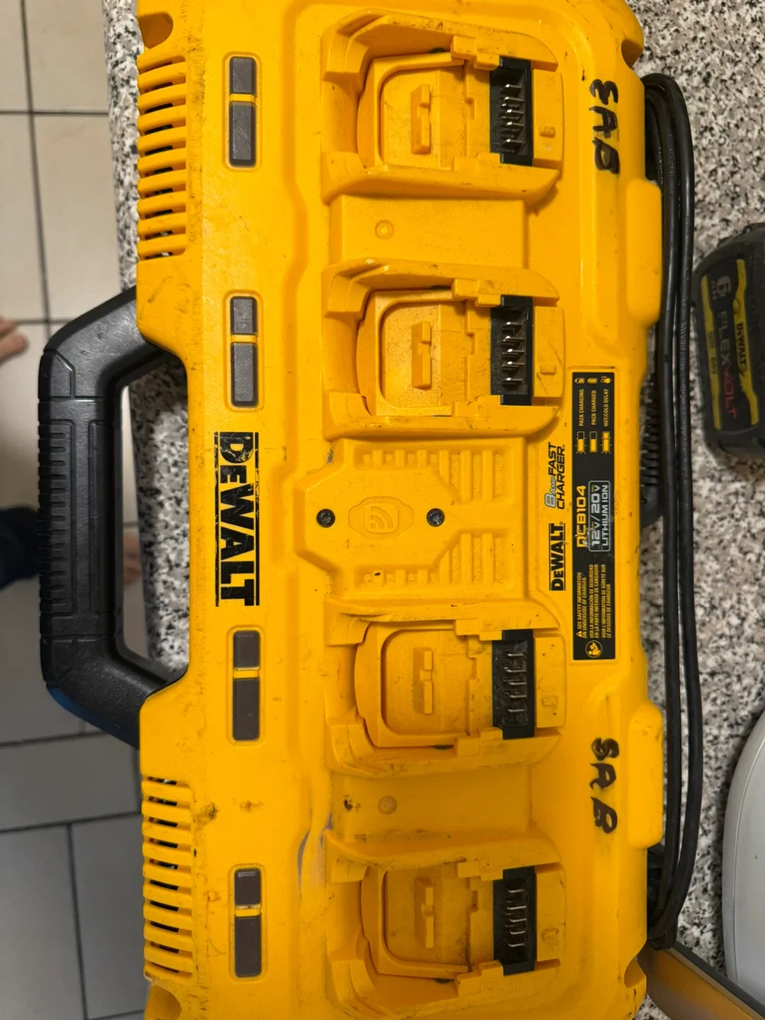 Dewalt DCB104 12V/20V